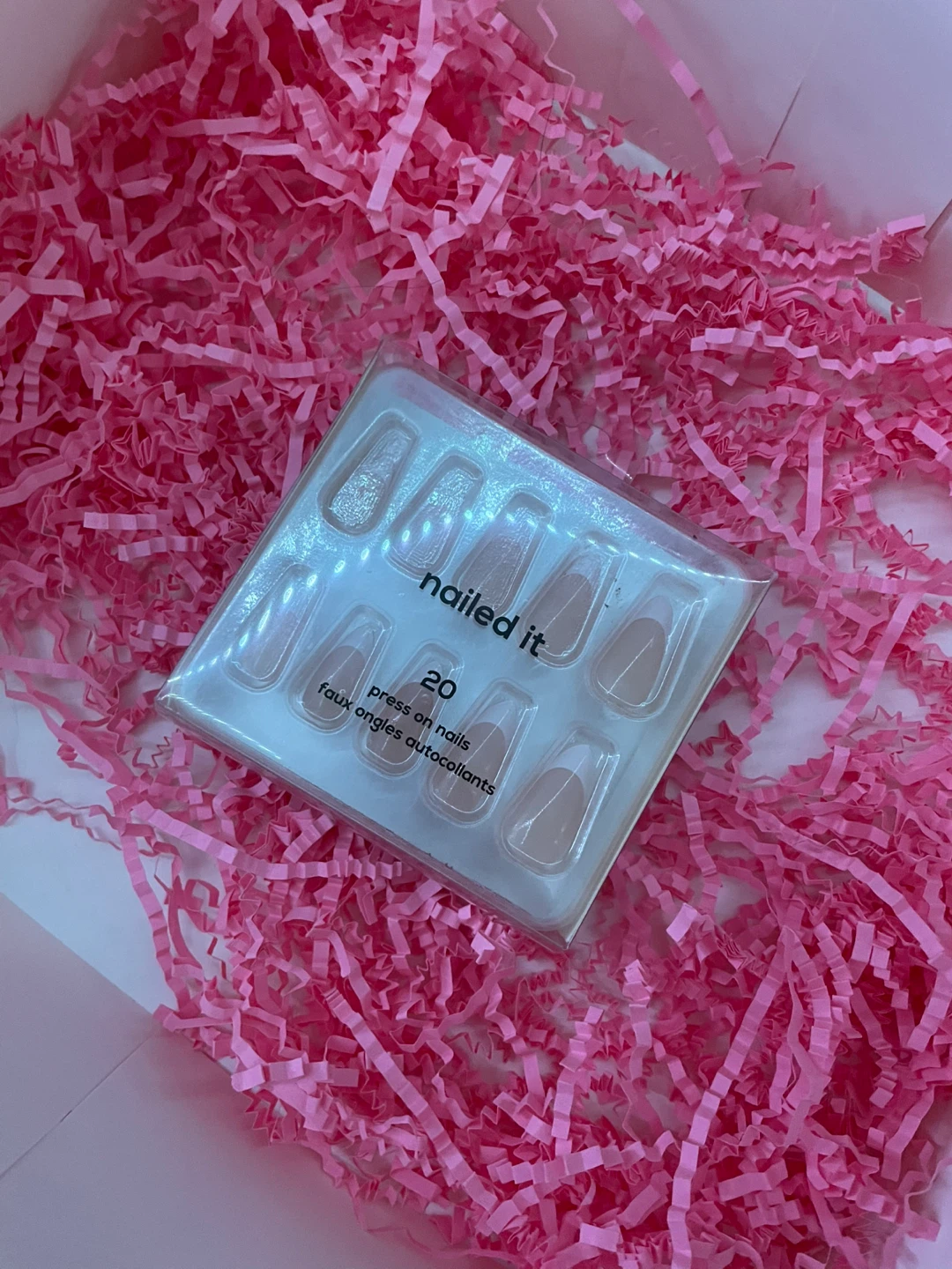 Press-On Nails – French Tip , Almond Nude Set (20 pcs) Ardene).