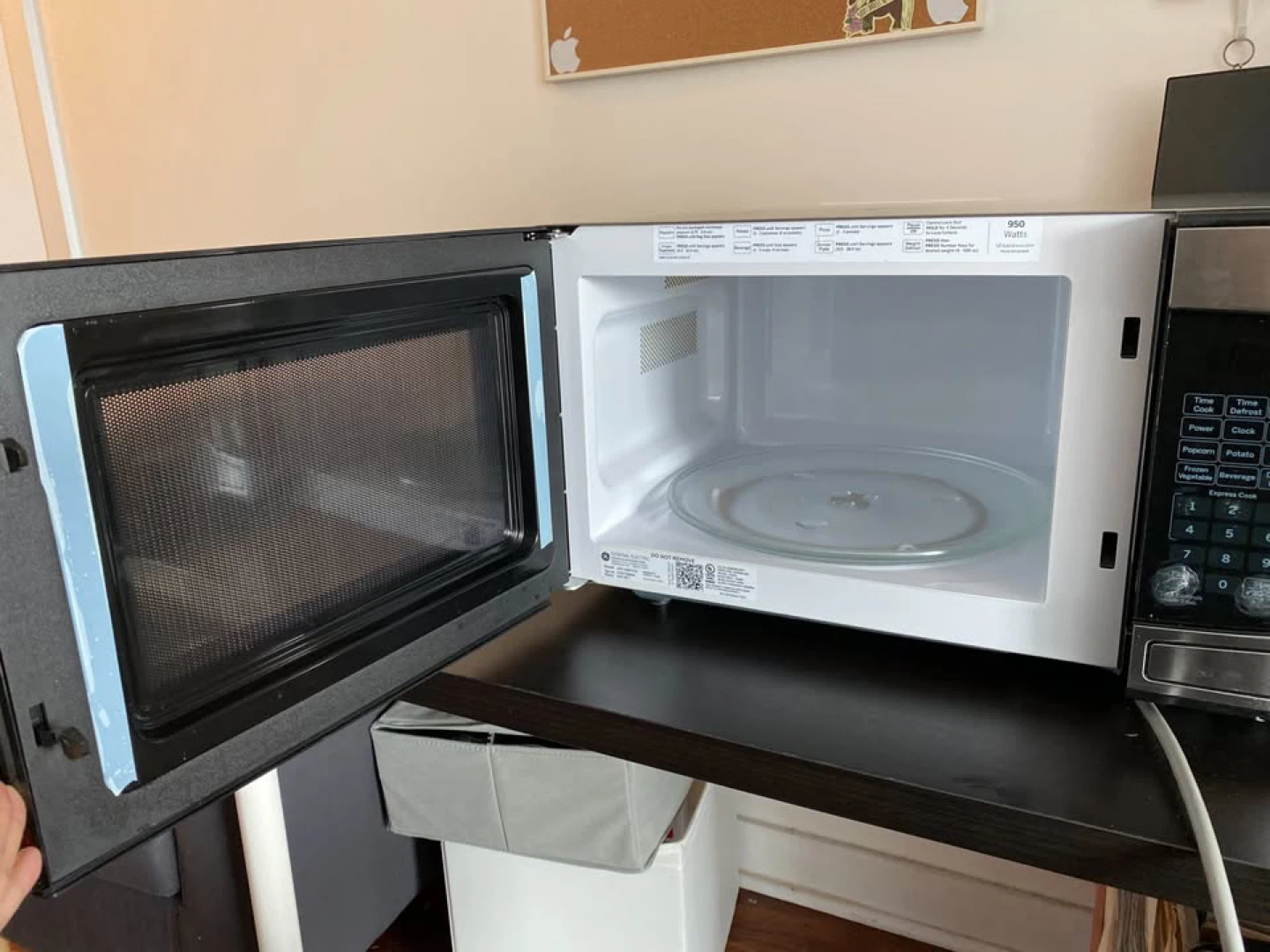 GE Microwave Oven - photo 3