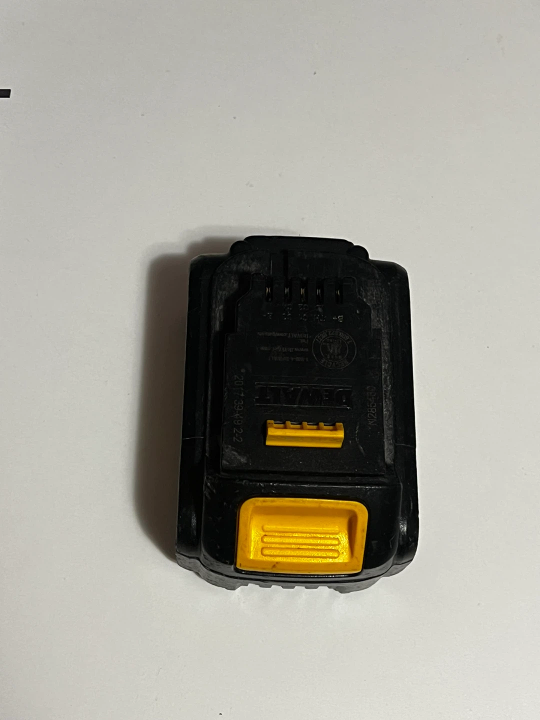 DeWalt DCB200 20V MAX Battery - photo 2