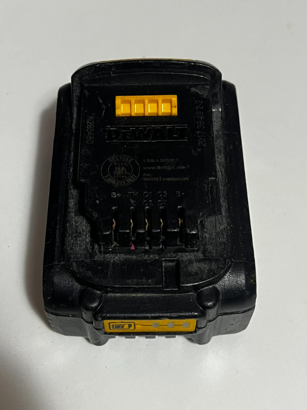 DeWalt DCB200 20V MAX Battery - photo 3