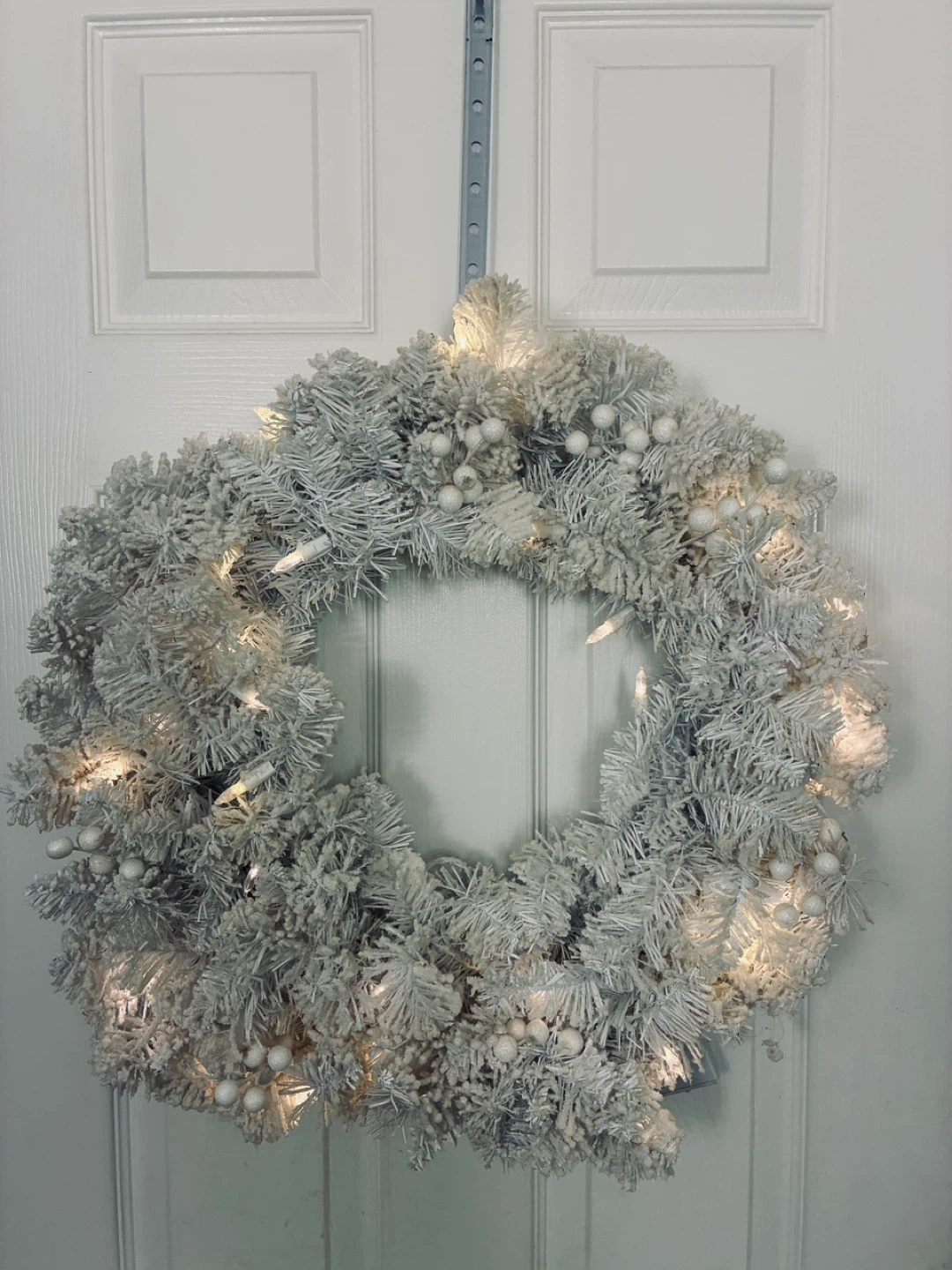 Beautiful white light up Christmas wreath with hanging hook