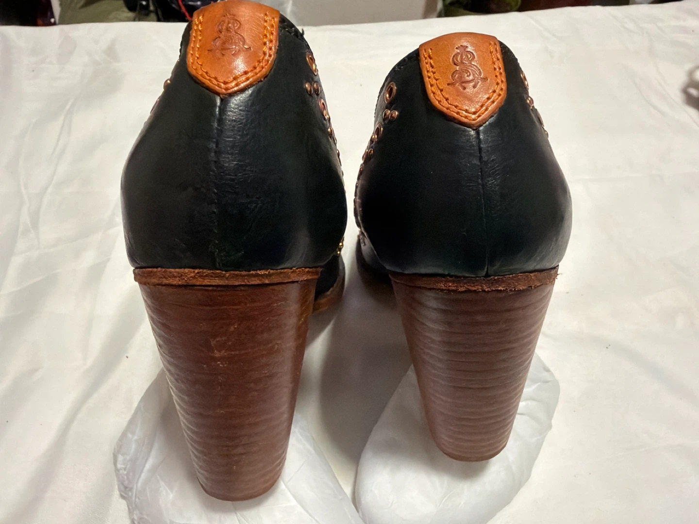 Angela Scott Black Leather Heels - Size 7M - photo 4