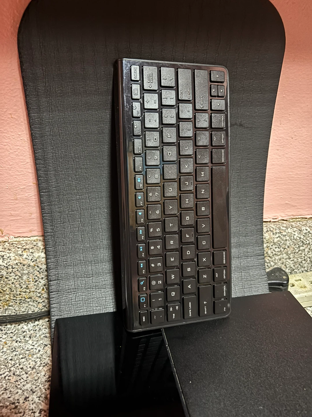Amazon Basics Wireless Keyboard - Black