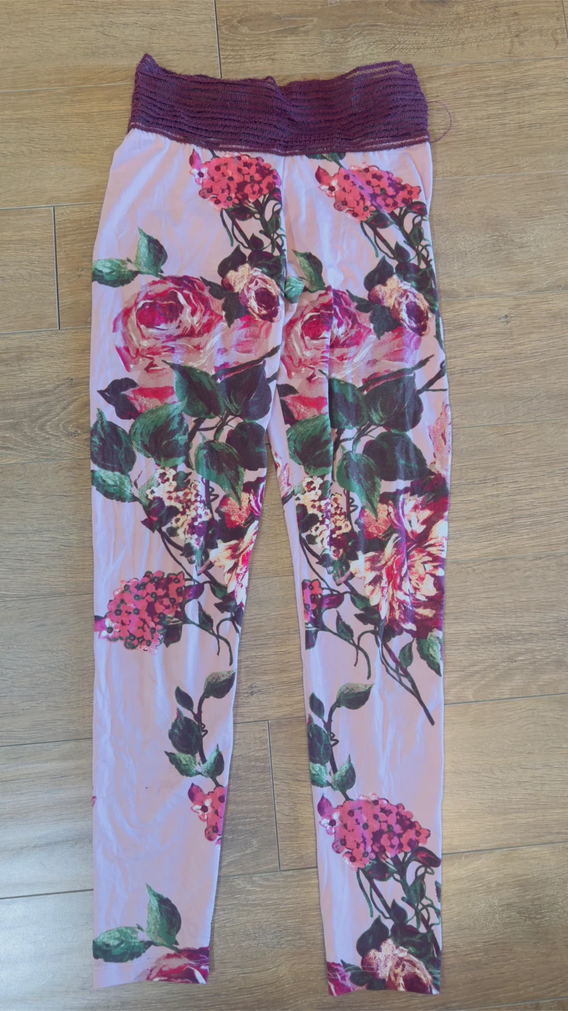 Cute Booty Floral Leggings - Size L