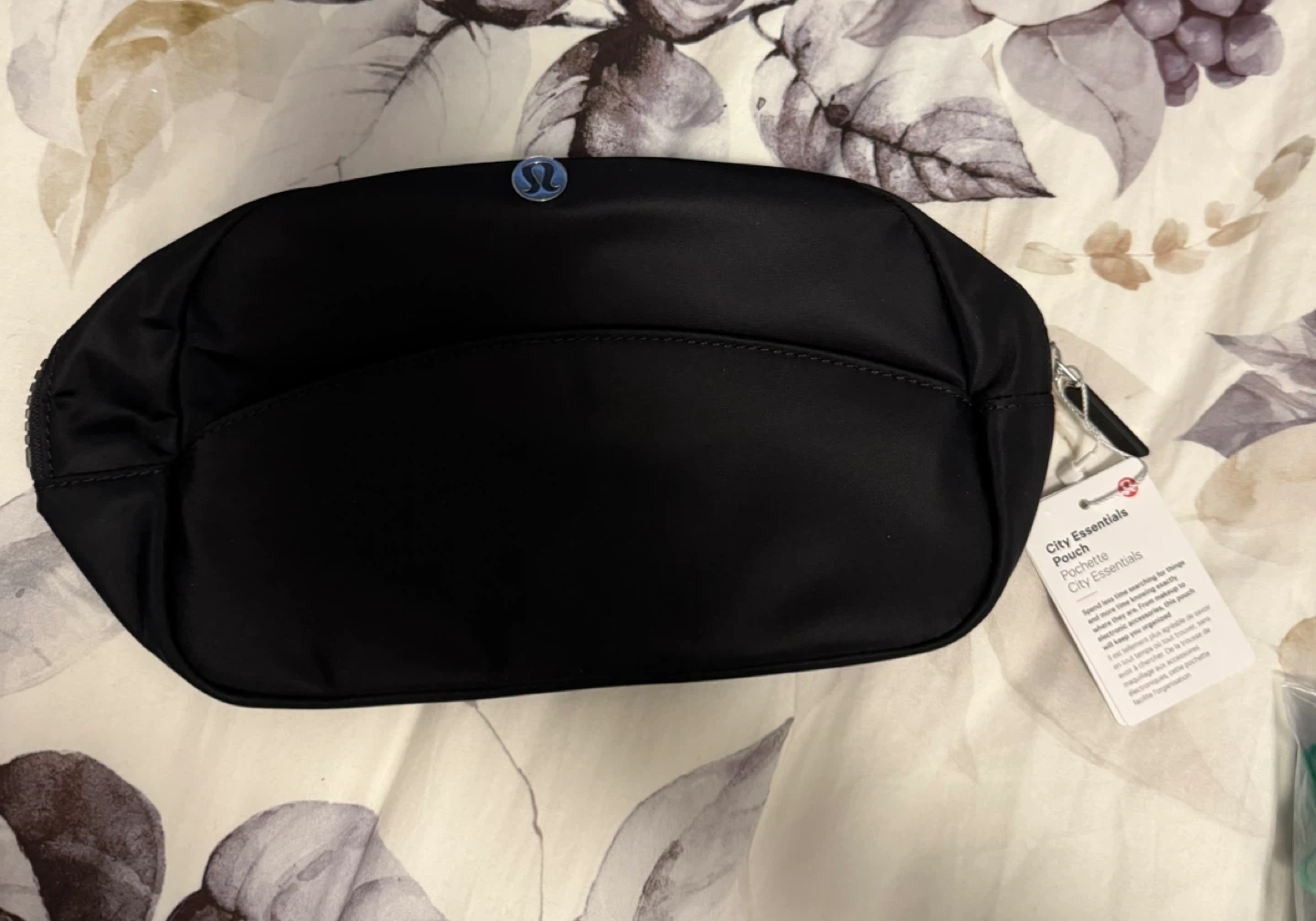 Lululemon City Essentials Pouch BRAND NEW