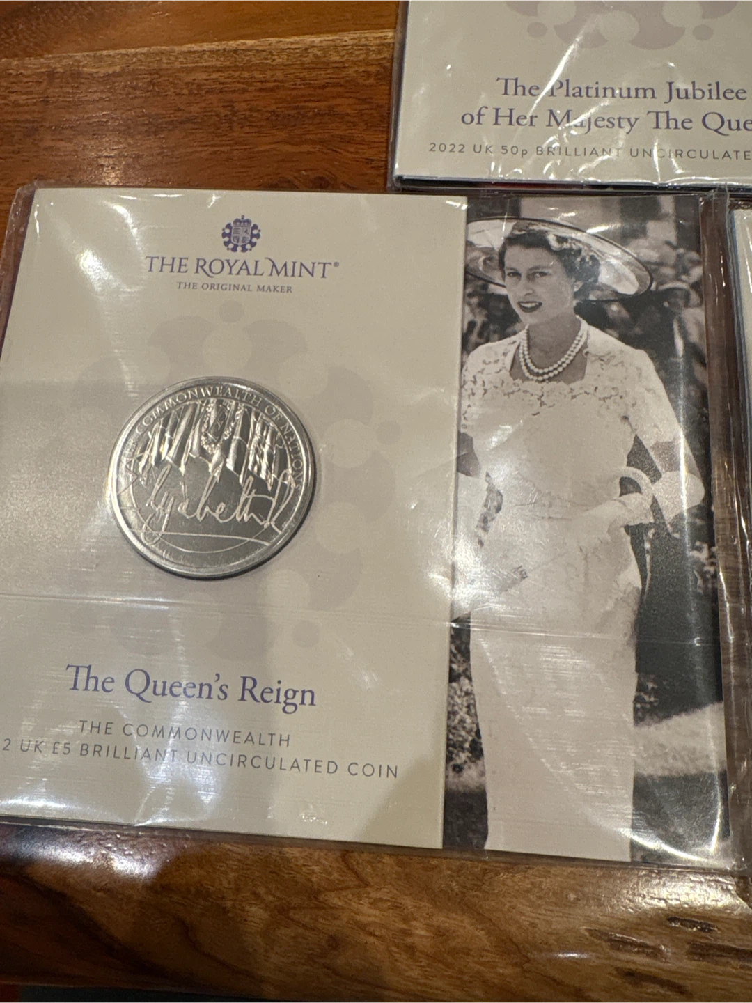 The Royal Mint Platinum Jubilee & Queen's Reign Coins - photo 3
