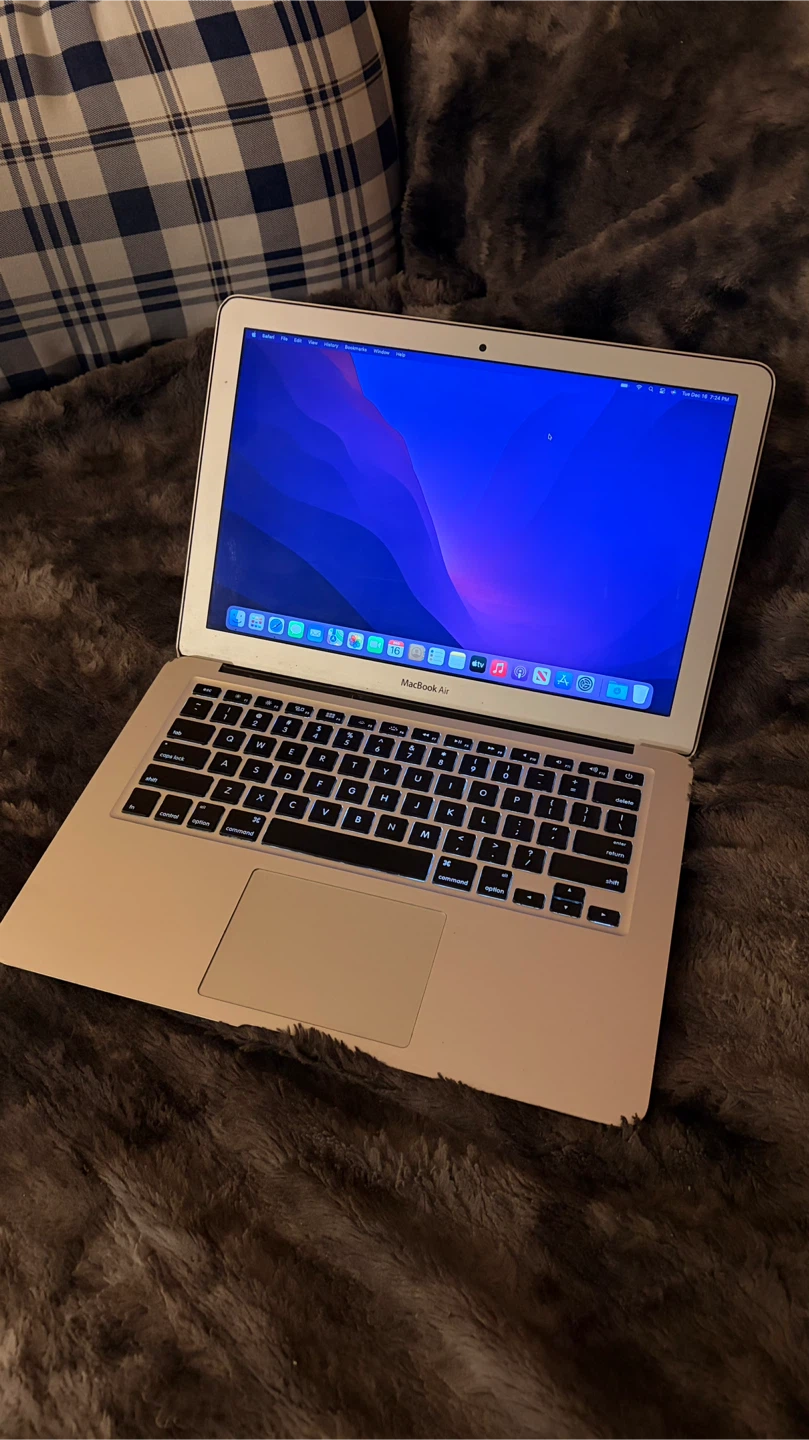 Apple MacBook Air (13-inch, Early 2015)