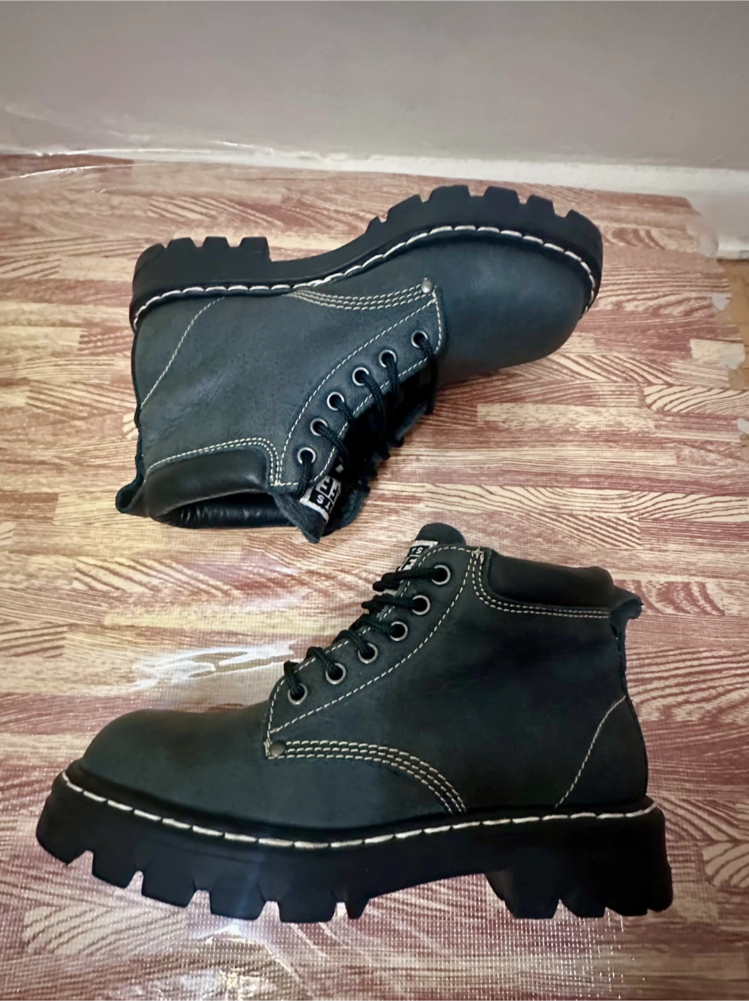 Roots Tuff Black Boots - Size 9 - photo 3
