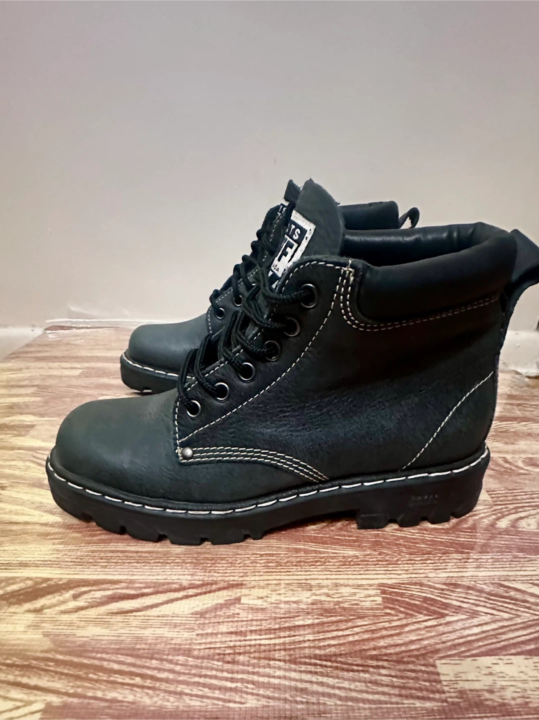 Roots Tuff Black Boots - Size 9 - photo 4