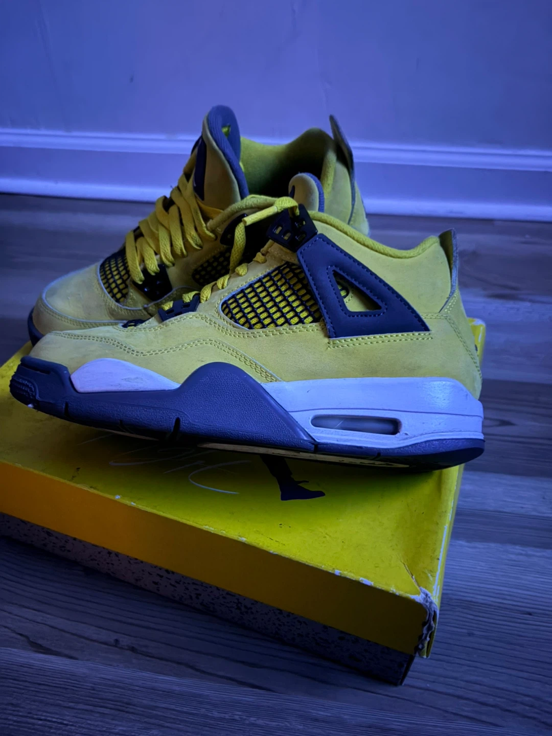 Jordan Air 4 Retro Lightning & Thunder Size 6 - photo 4