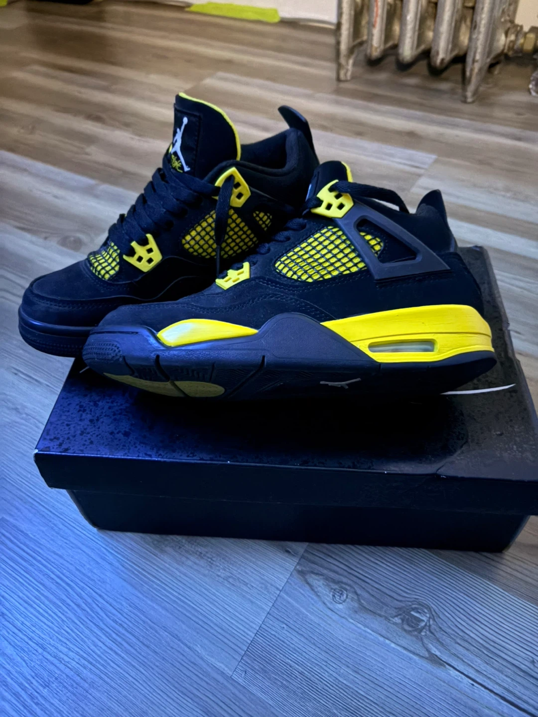 Jordan Air 4 Retro Lightning & Thunder Size 6