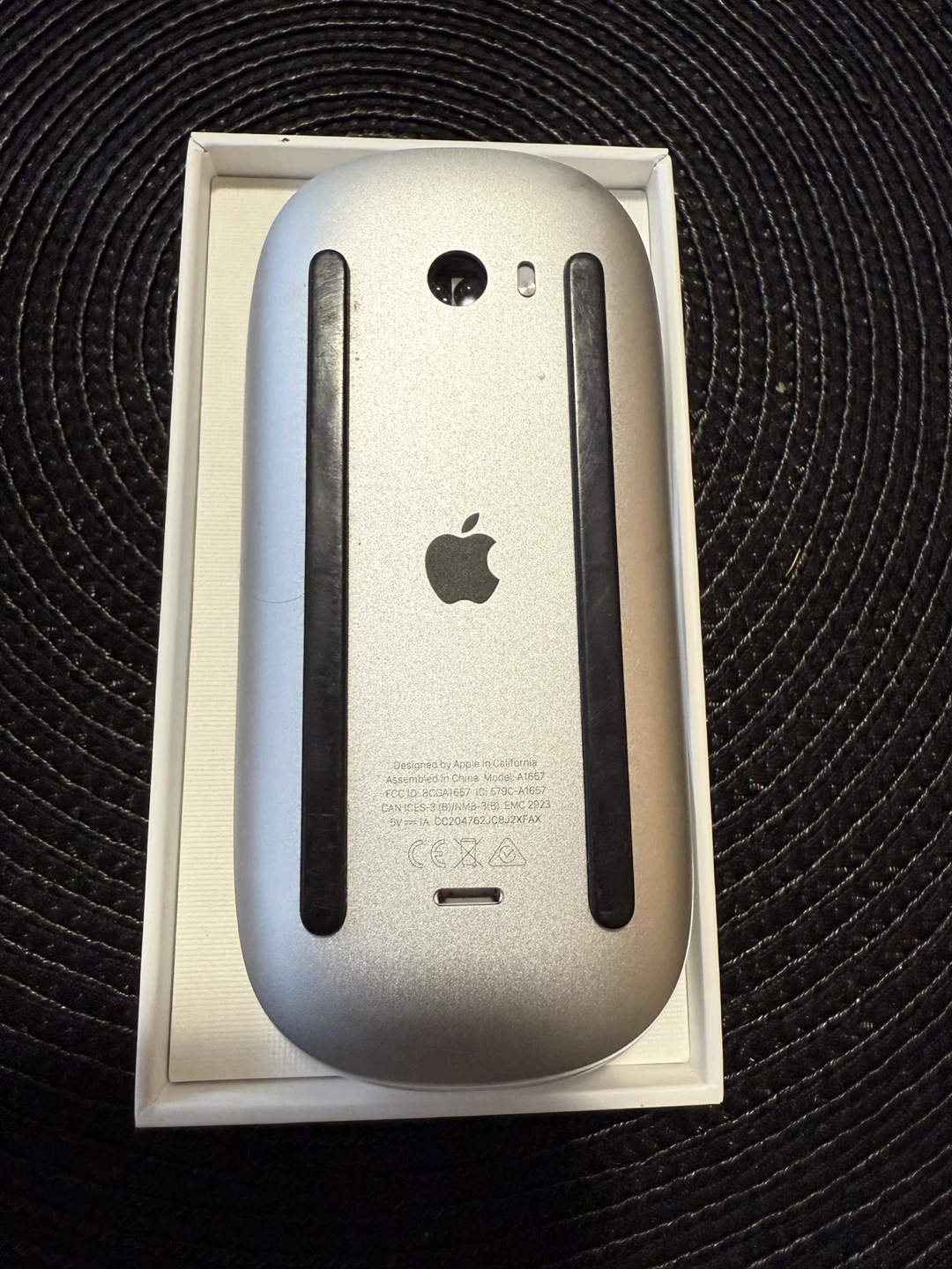 Apple Magic Mouse - model 1657 - photo 3