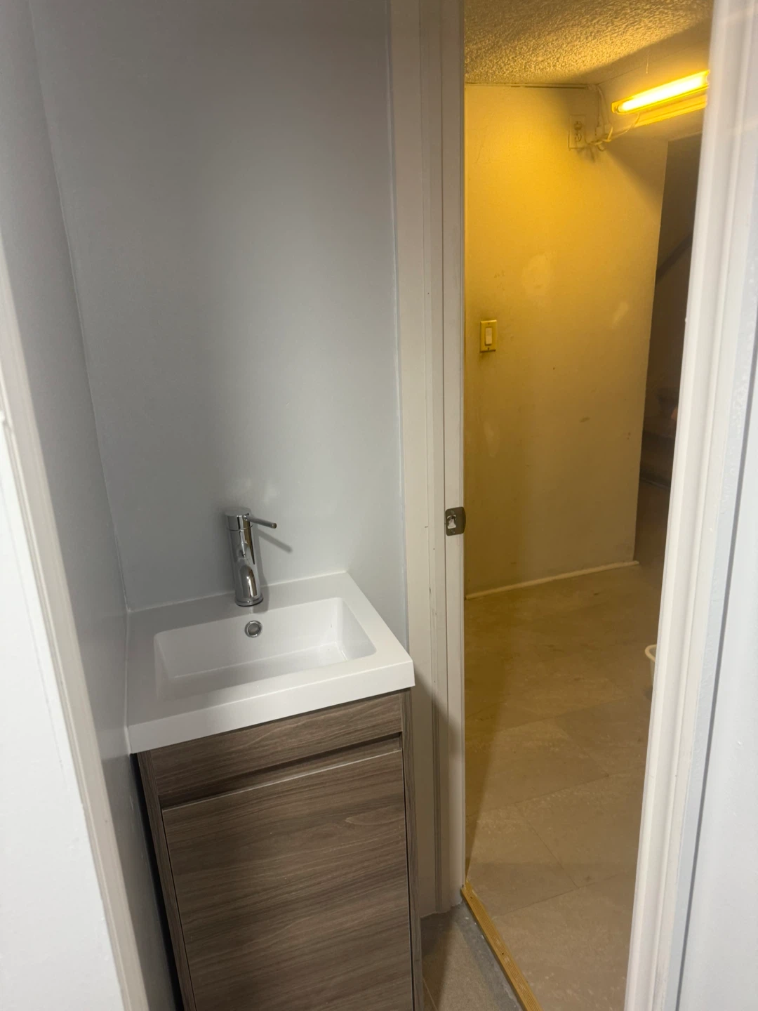 Basement room for rent - Wifi and utilities included - photo 5