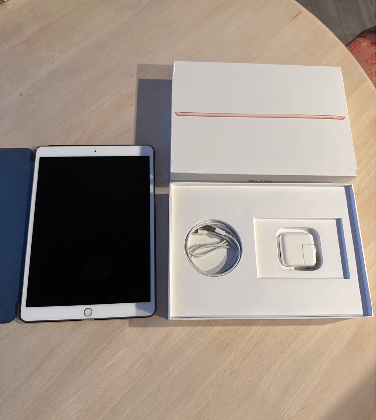 Apple iPad Air 3rd Gen Gold with Box - photo 4