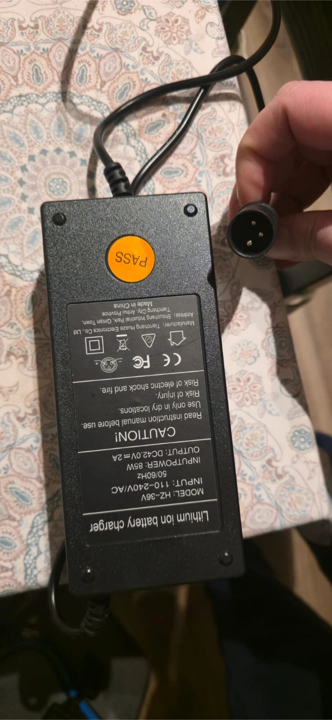 Lithium-ion battery charger (e-bike / scooter) - photo 2