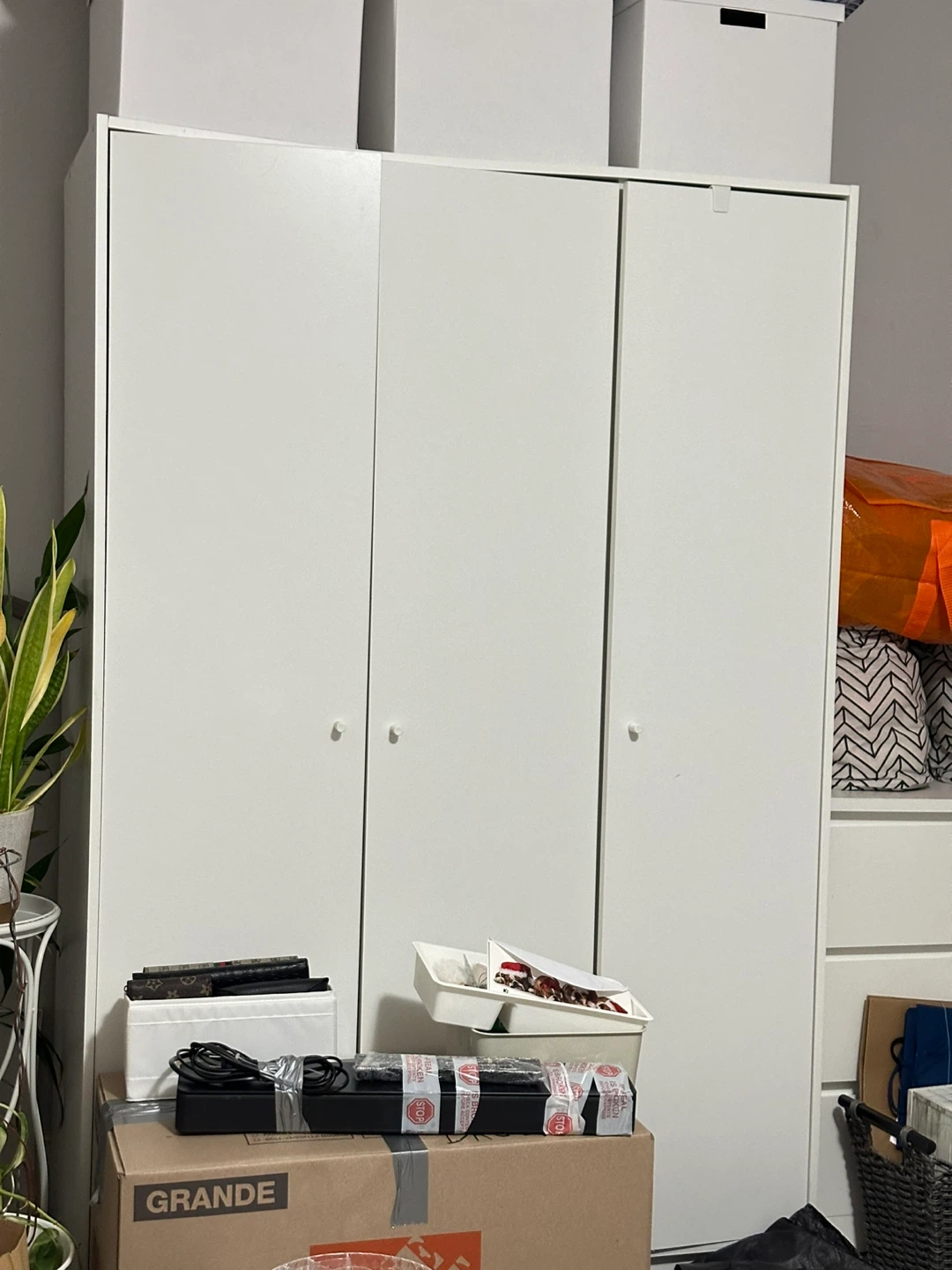 White Wardrobe - photo 3