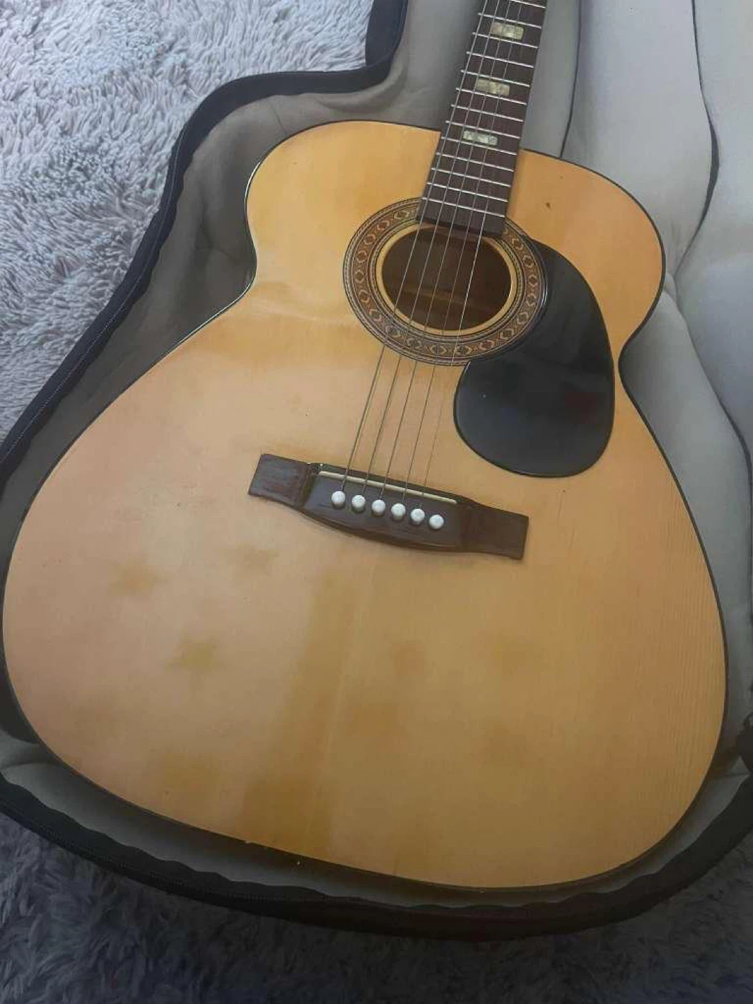 Acoustic Guitar with Case - photo 2