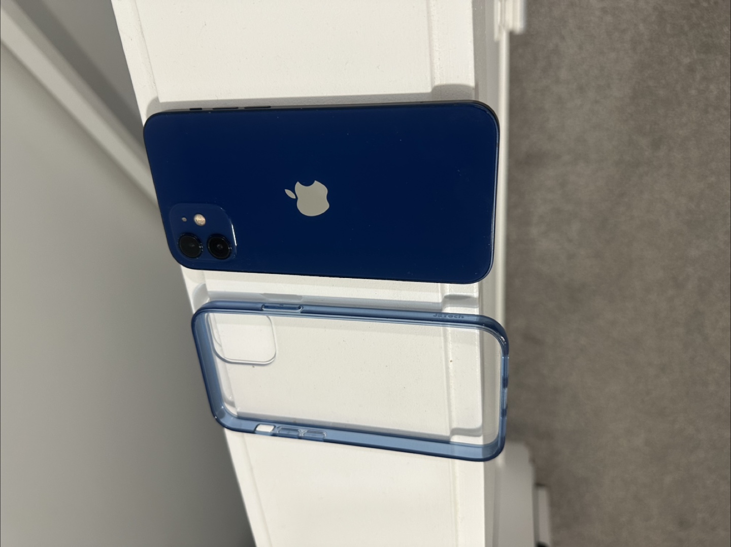 iPhone 12 – Like New | Unlocked. No scratches, no damage. - photo 3