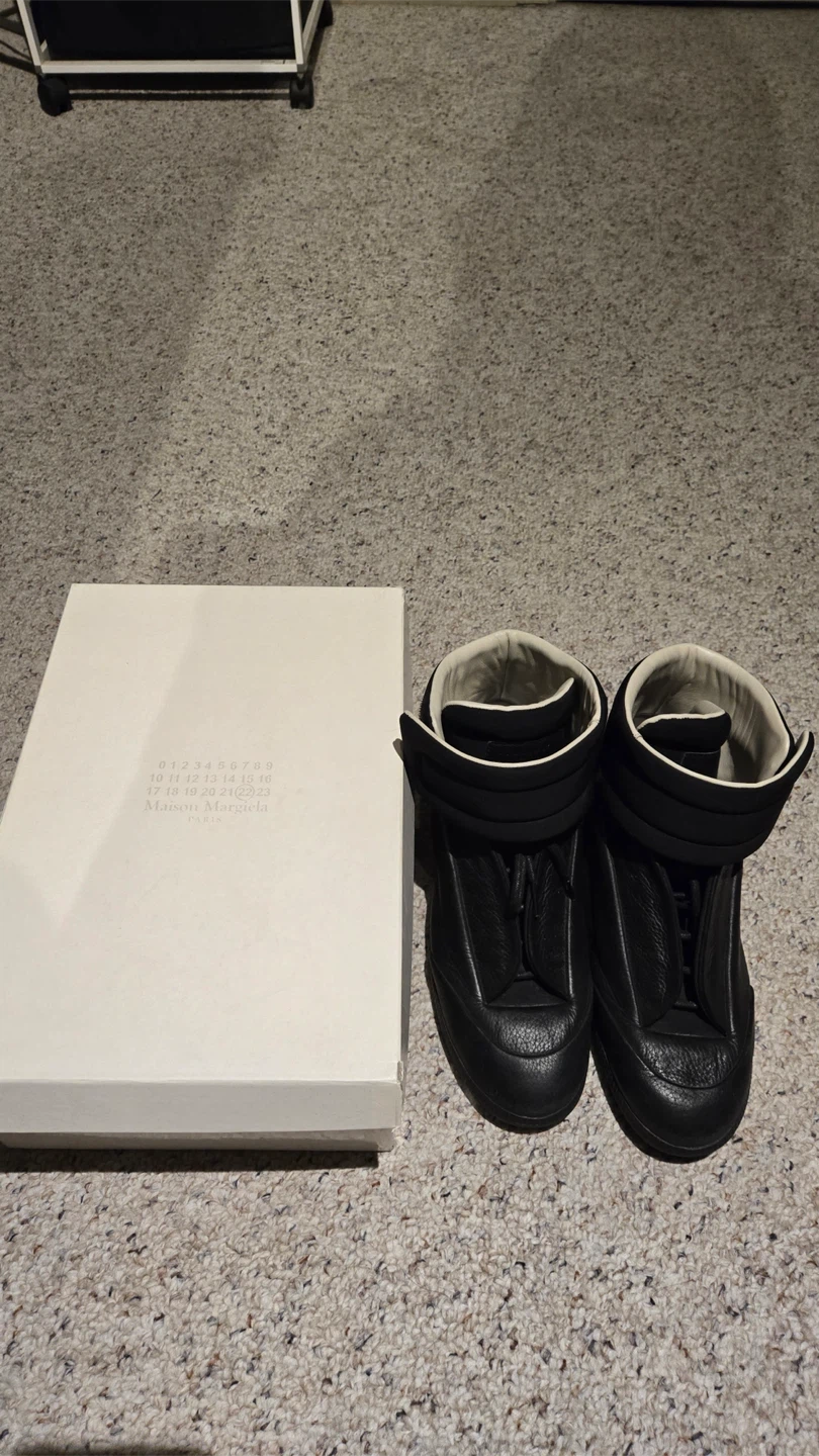 Maison Margiela Black Leather High-Top Sneakers Size 22 - photo 4
