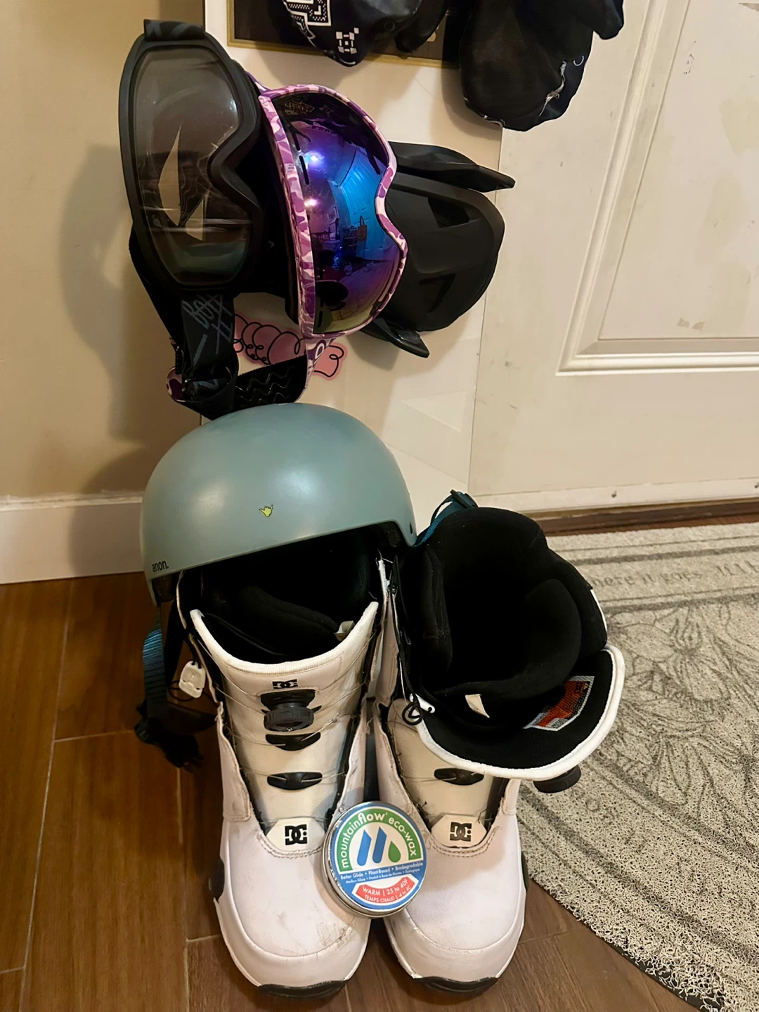 Snowboard, Boots, Helmet, Goggles & Gloves - photo 5