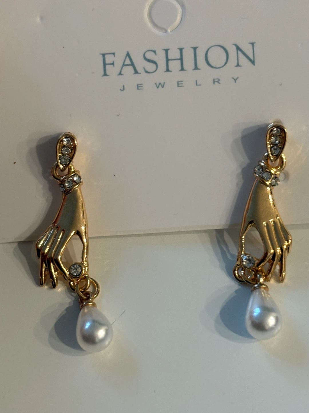 Beautiful Fashion Jewelry Hand & Pearl Earrings! - photo 2
