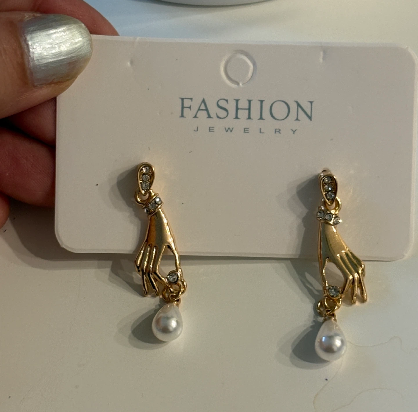 Beautiful Fashion Jewelry Hand & Pearl Earrings! - photo 3