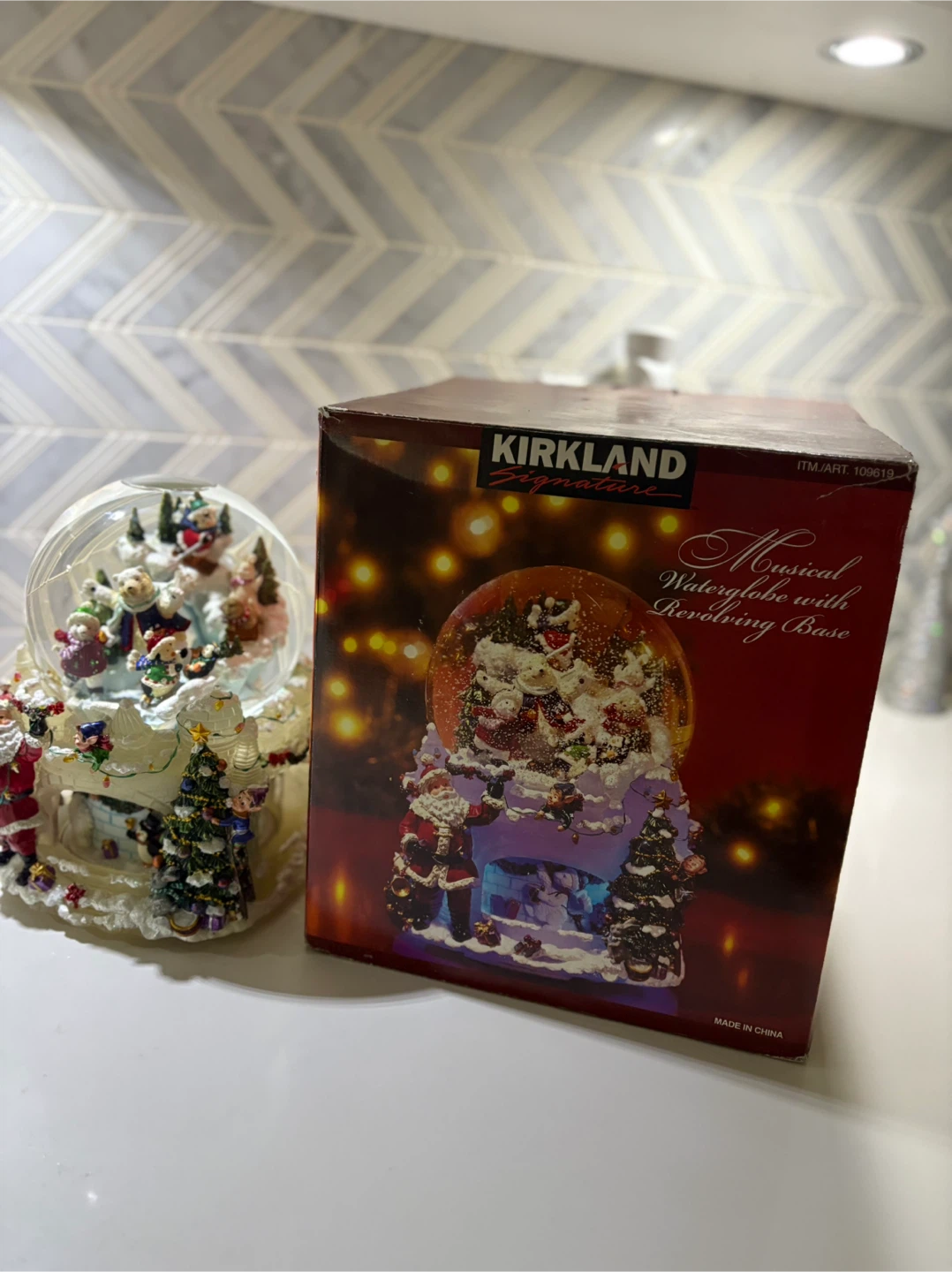 Kirkland Signature Musical Waterglobe with Revolving Base - photo 2