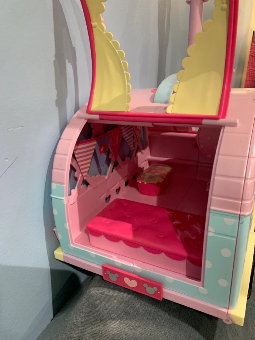 Minnie Mouse Camper - photo 3