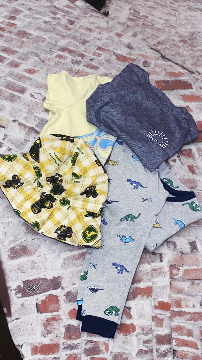 FREE!! MOVING> 20 piece bag of boys 2-4T items