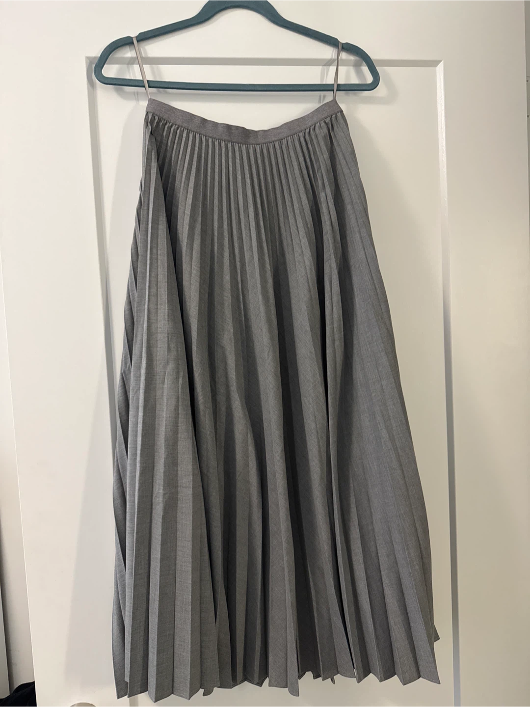 Uniqlo Pleated Skirt - Grey