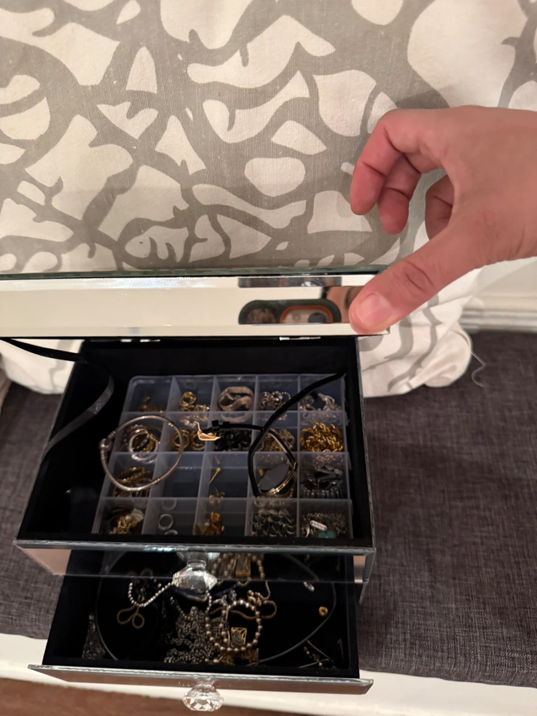 Mirrored Jewellery Box with Crystal Accents - photo 3