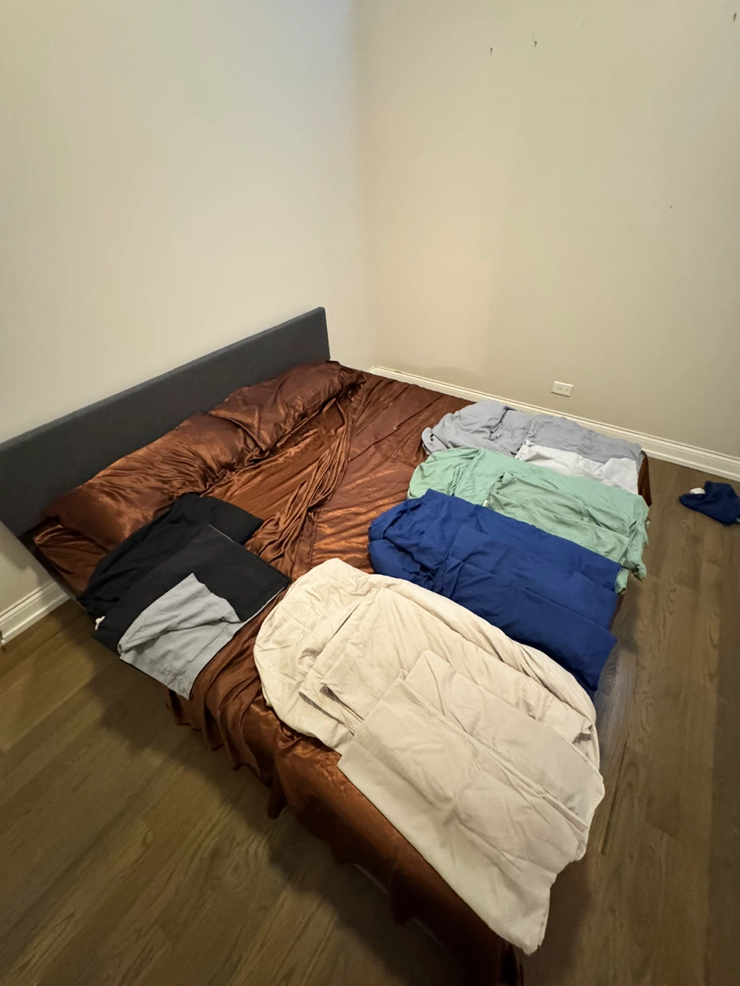 Selling the king sized bed frame + memory foam mattress - photo 3