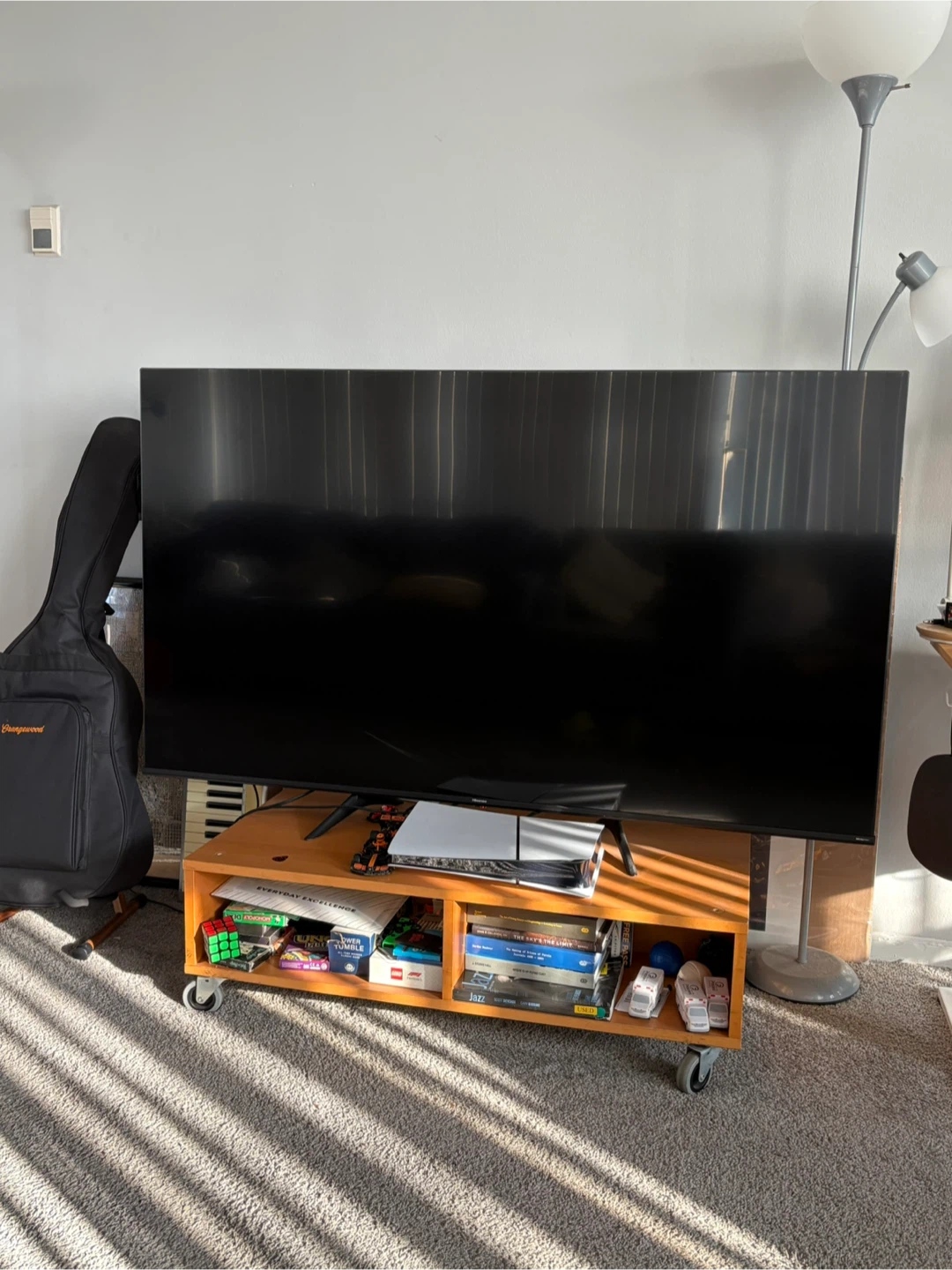 65” Hisense Smart TV - 4K UHD - Excellent Condition - photo 5