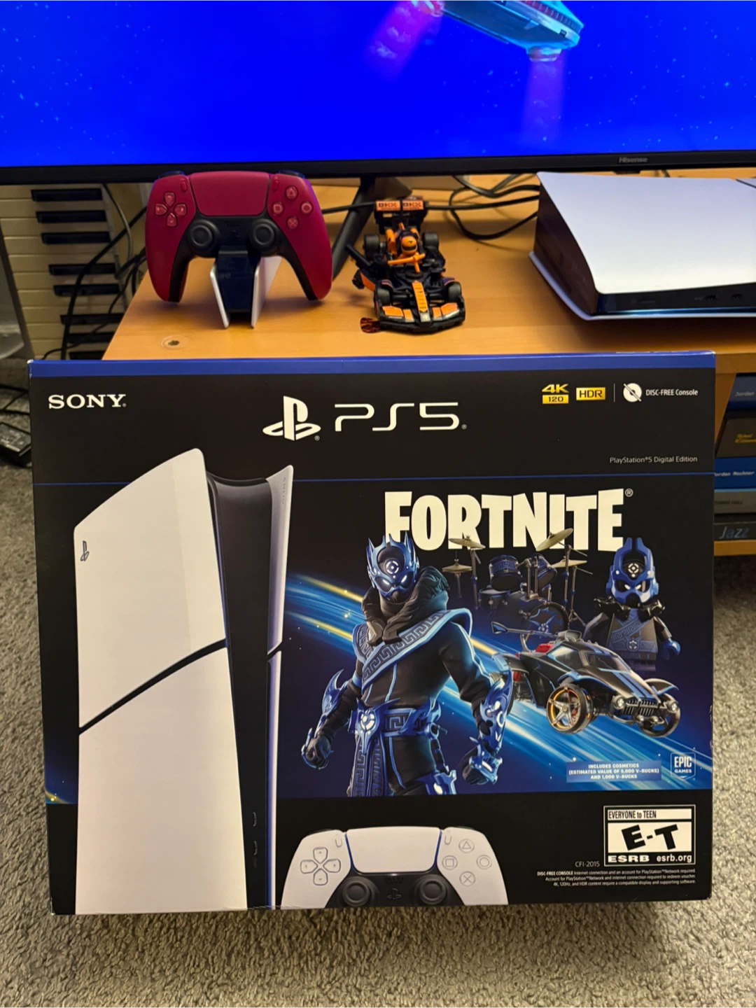 PS5 1TB Digital Fortnite Bundle + Sony Docker + 2 Controllers - photo 2
