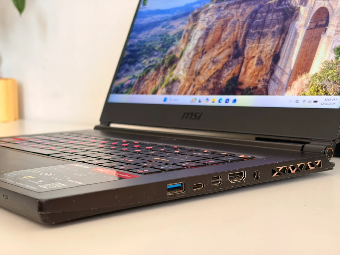 MSI GS65 Stealth Gaming Laptop / i7 / 512Gb / 1660ti - photo 5