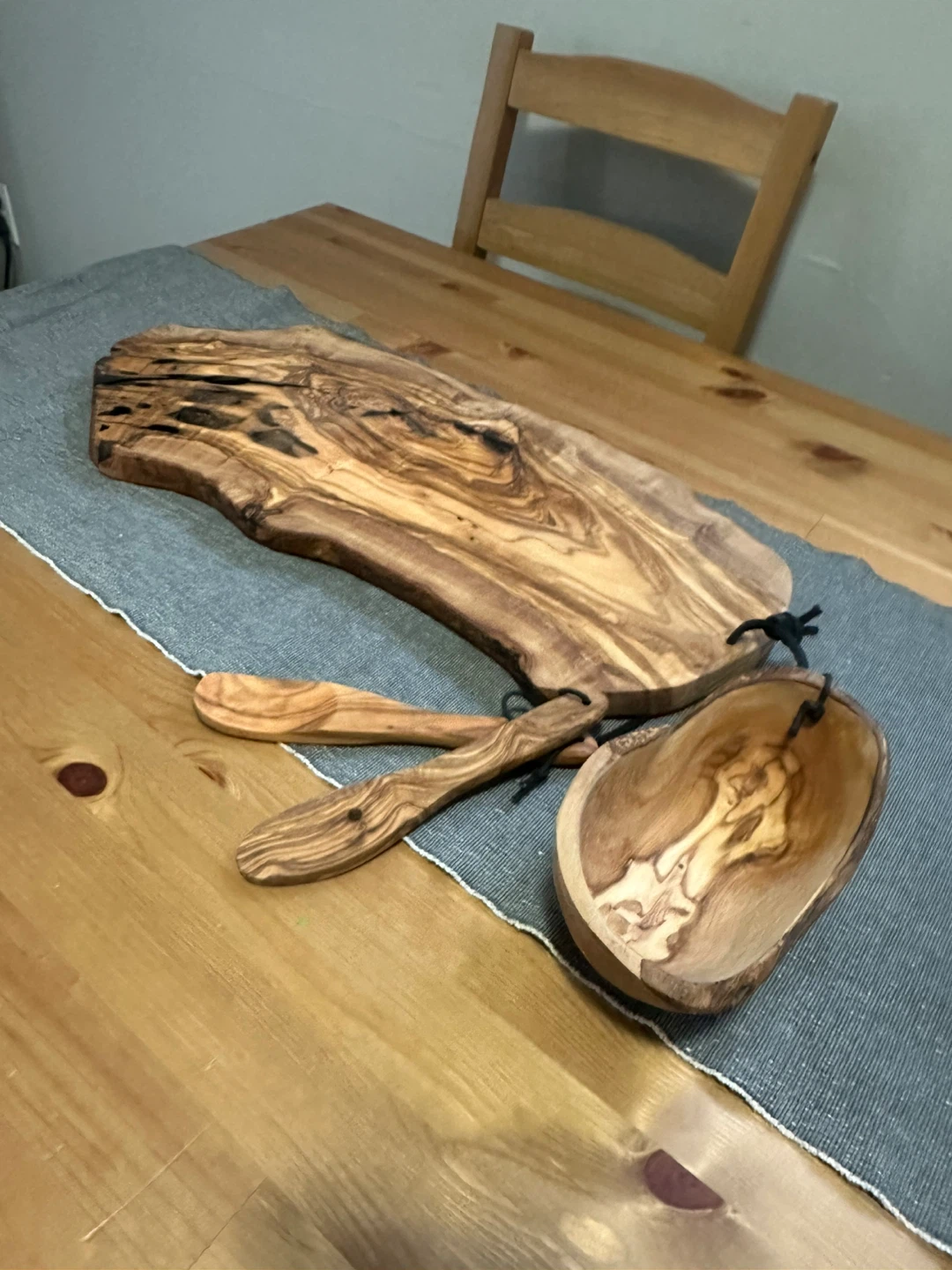 Olive Wood Serving Set - Board, Bowl & Spoons - photo 3