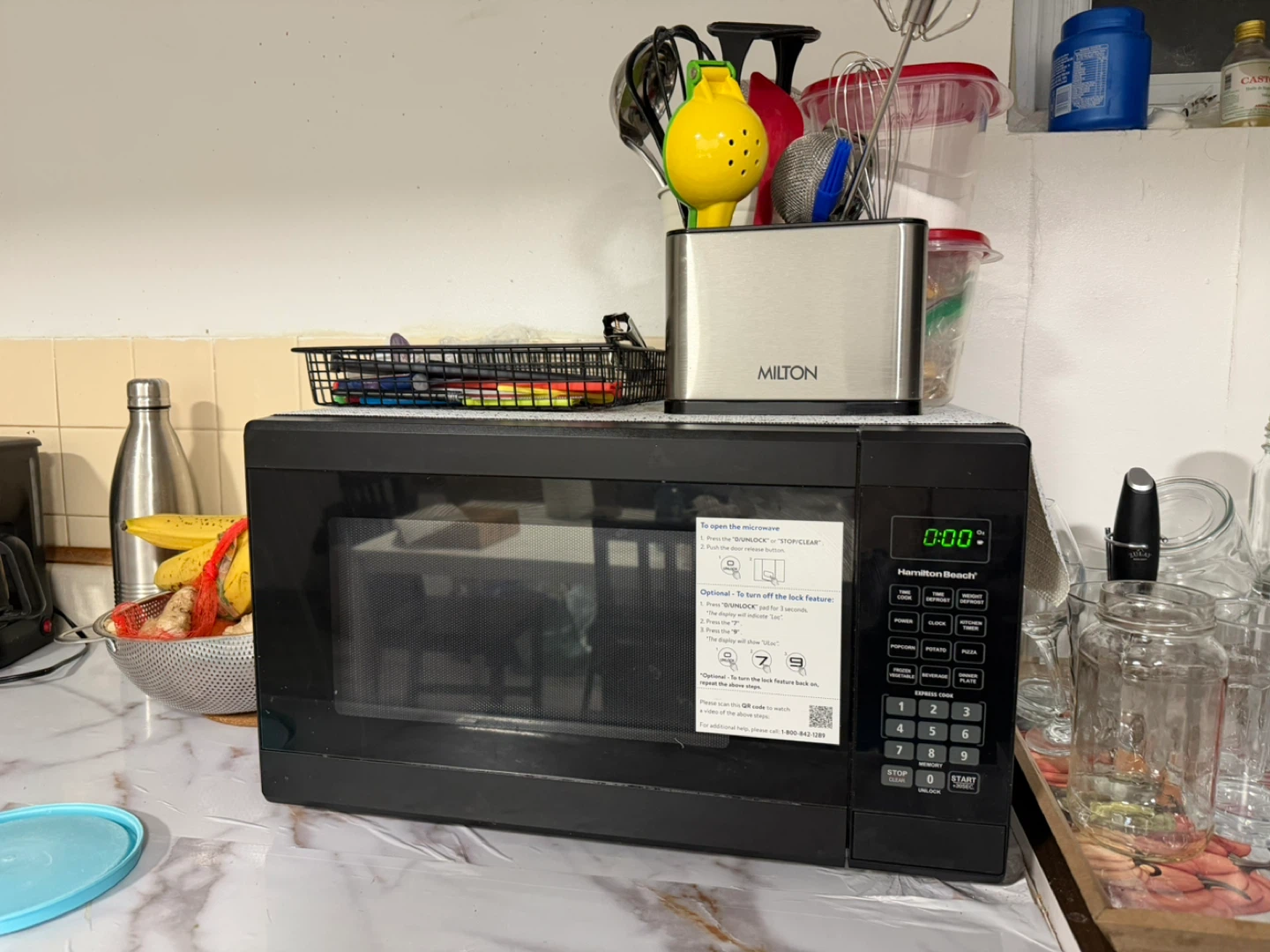Hamilton Beach Microwave Oven – Black, Excellent Condition