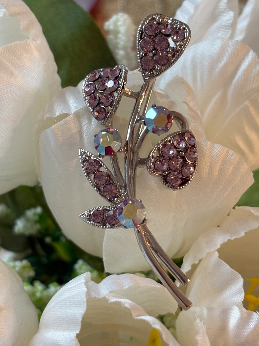 Vintage Style Flower Brooch with Rhinestones!