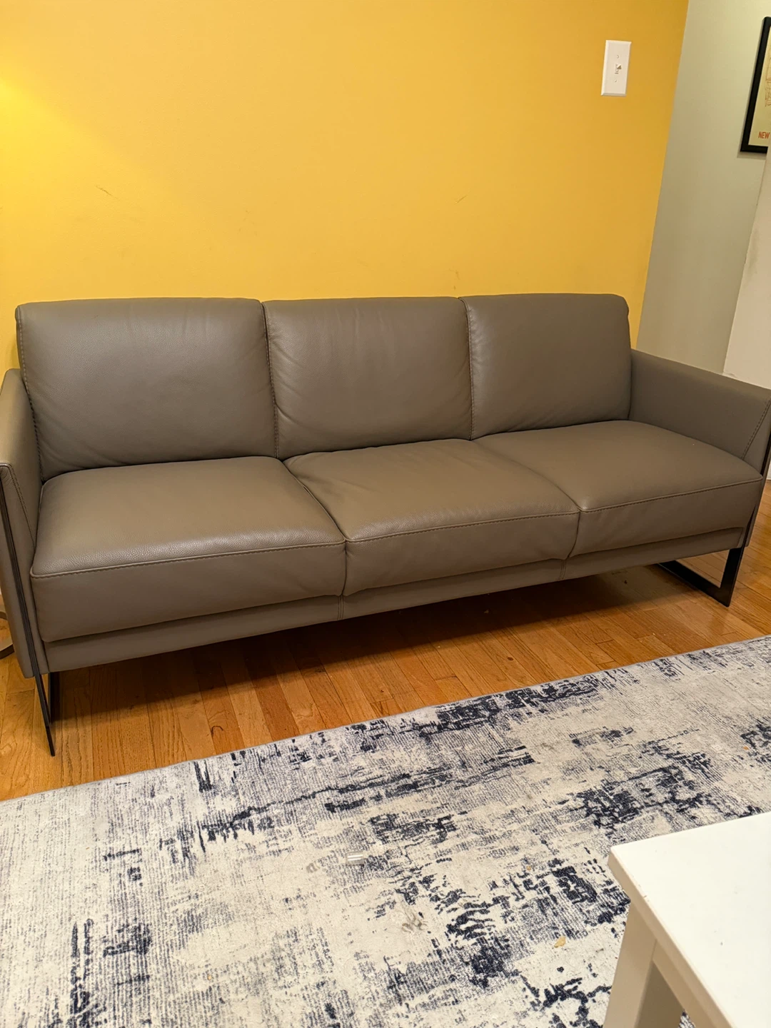 Comfy Italian Leather Sofa Like NEW! - photo 2