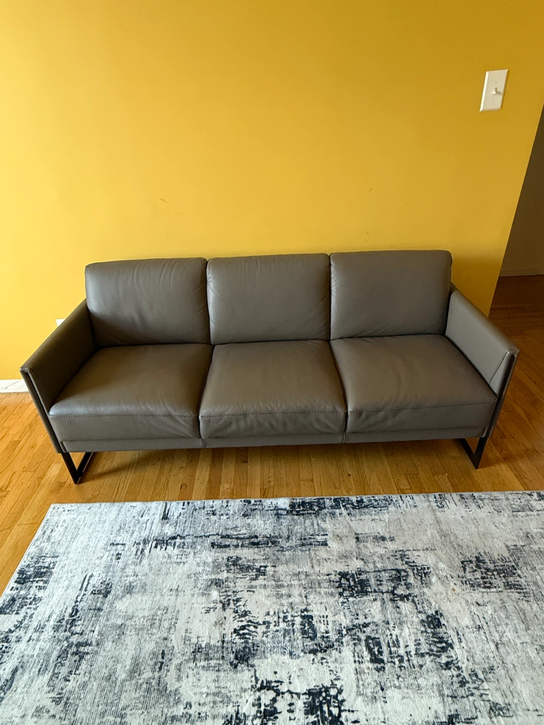 Comfy Italian Leather Sofa Like NEW!