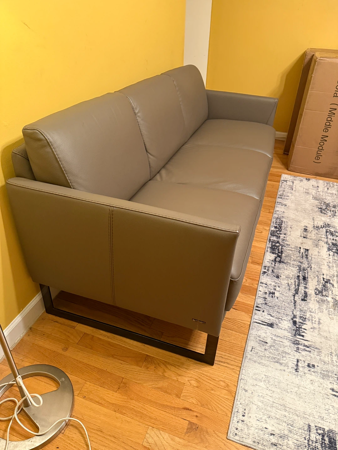 Comfy Italian Leather Sofa Like NEW! - photo 3