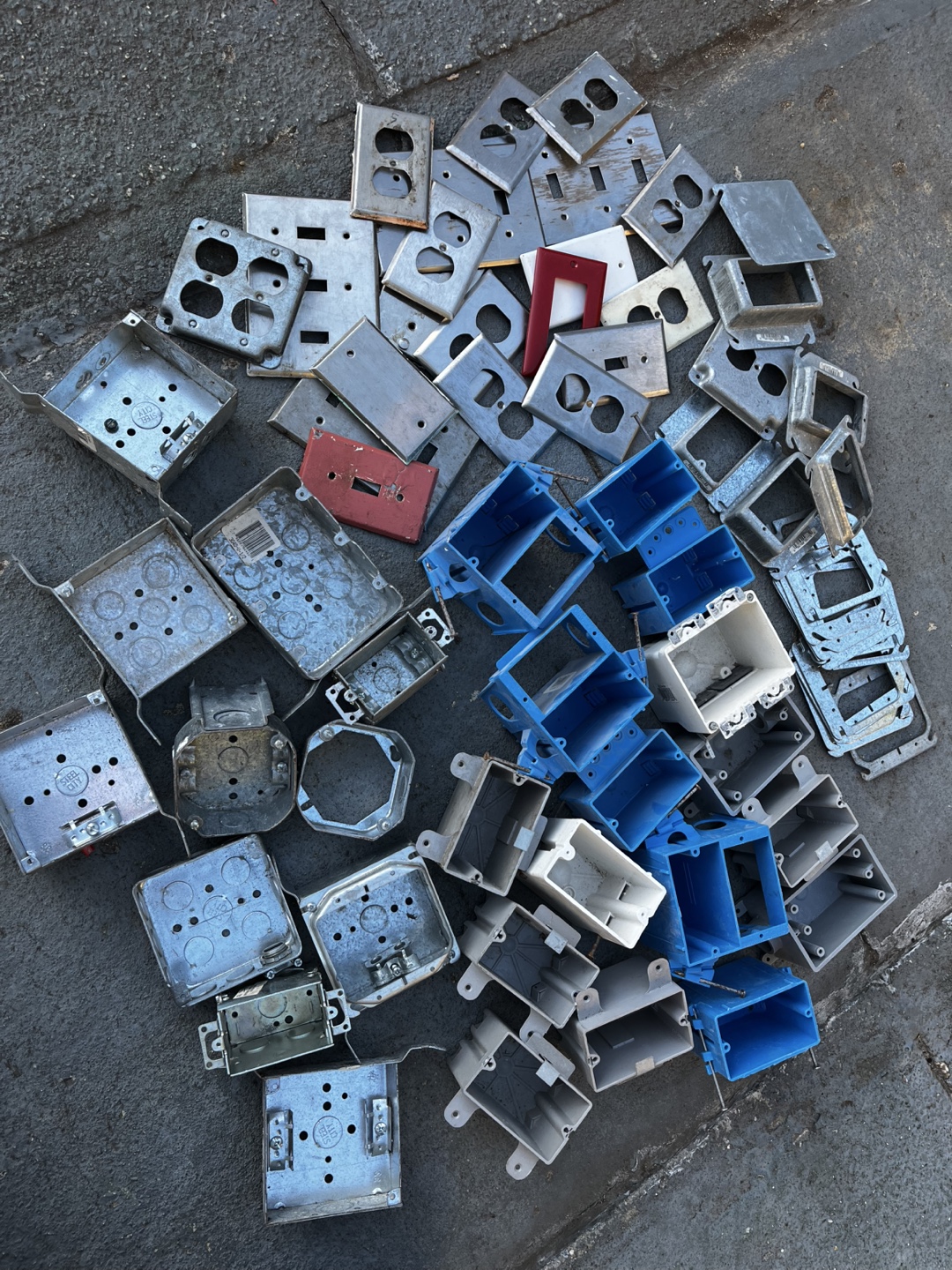 Electrical Outlet Boxes & Covers - Mixed Lot