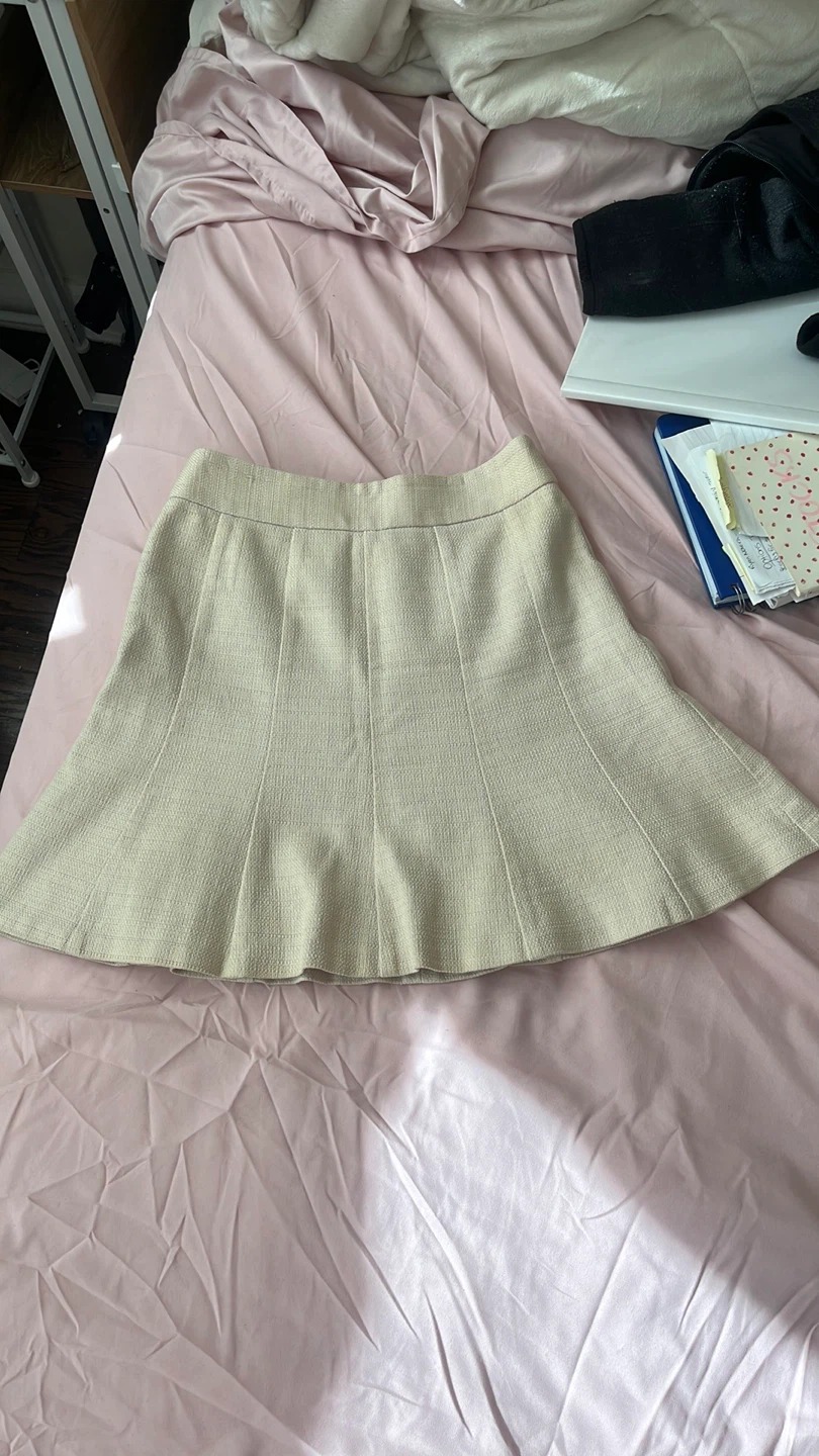 Off-white banana republic women’s petite size 0 fluted skirt