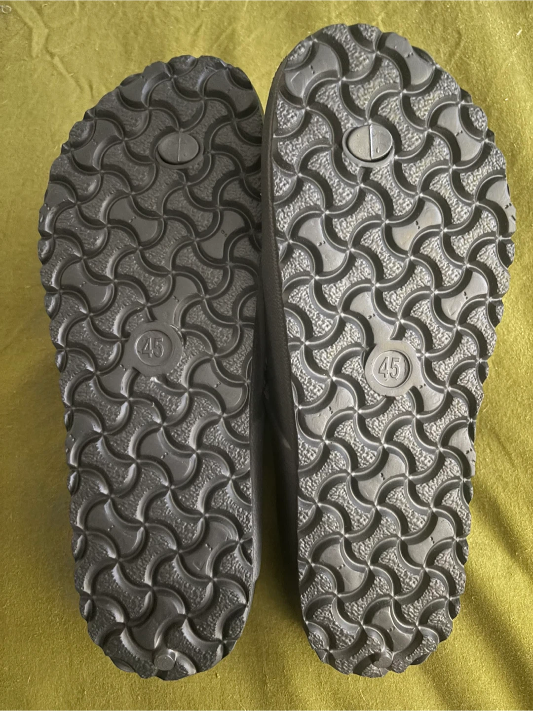 Rubber Sandals - Size 45 Black. Great for your beach vacation 🏖️ - photo 2