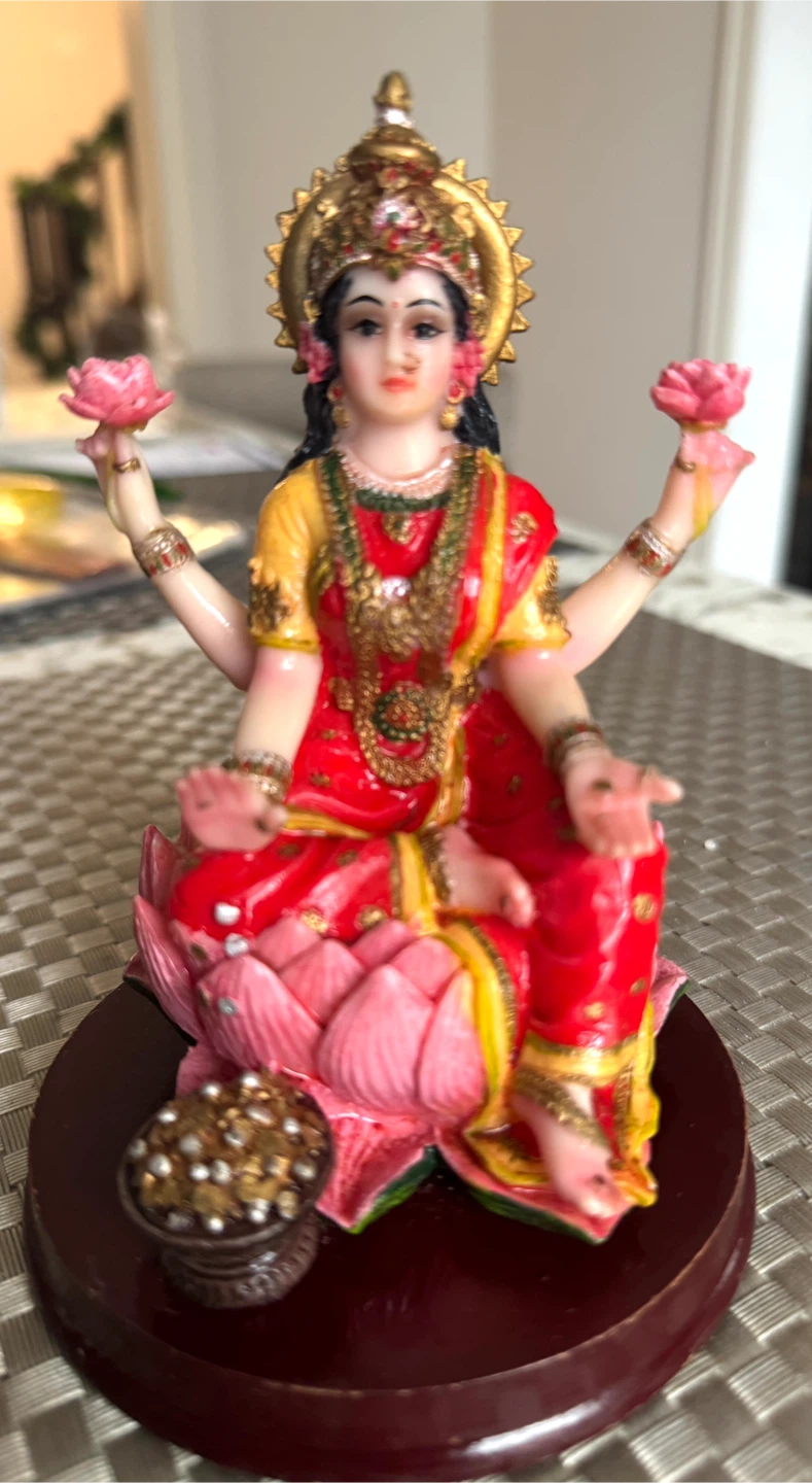 Beautiful Lakshmi Statue (6” x 4”) amazing collection