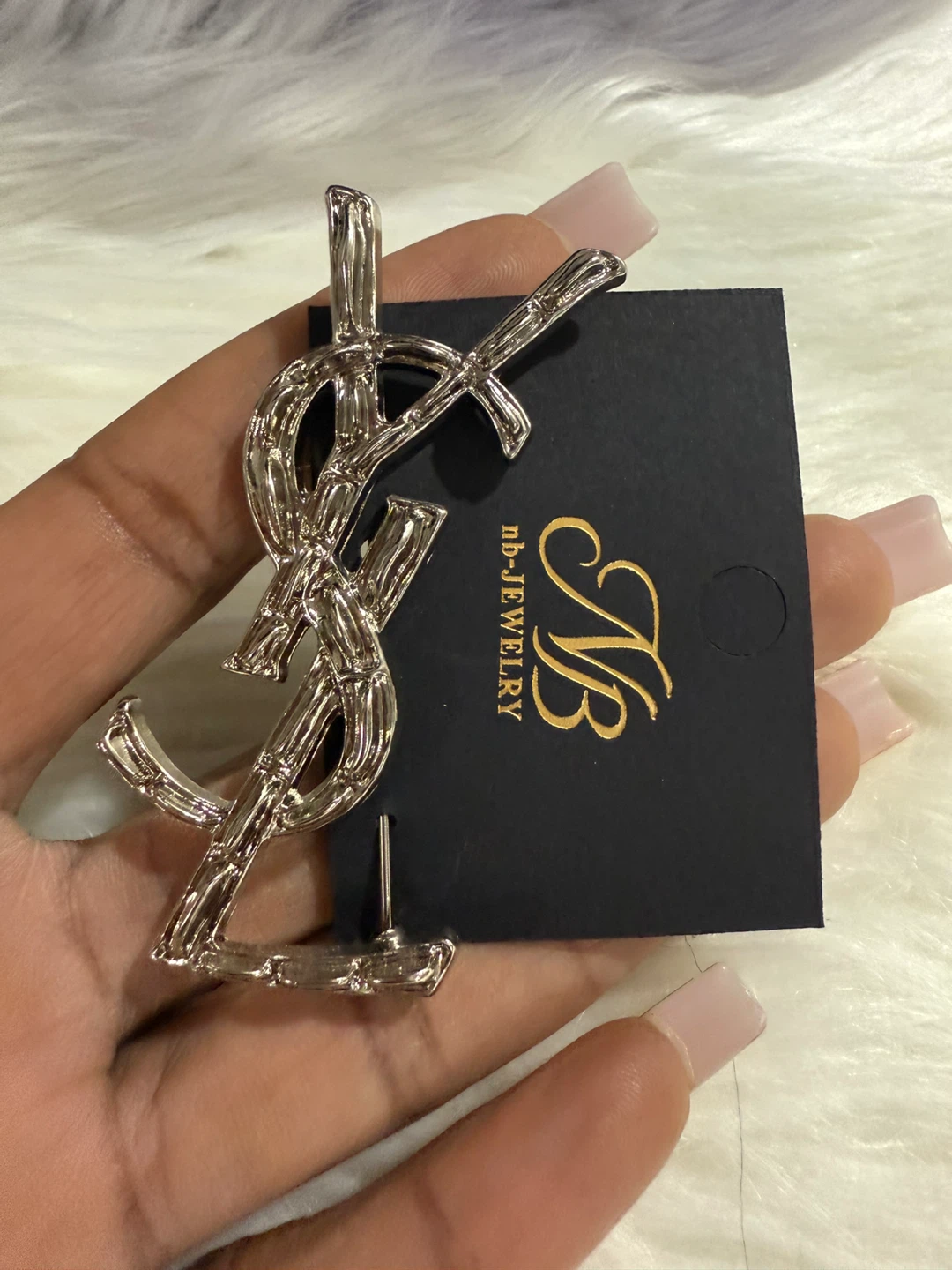 Luxury-Style Silver Tone Brooch