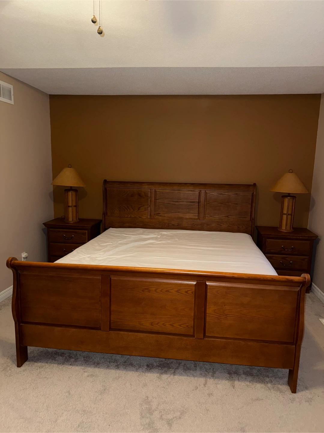 Solid wood King-size bedroom set