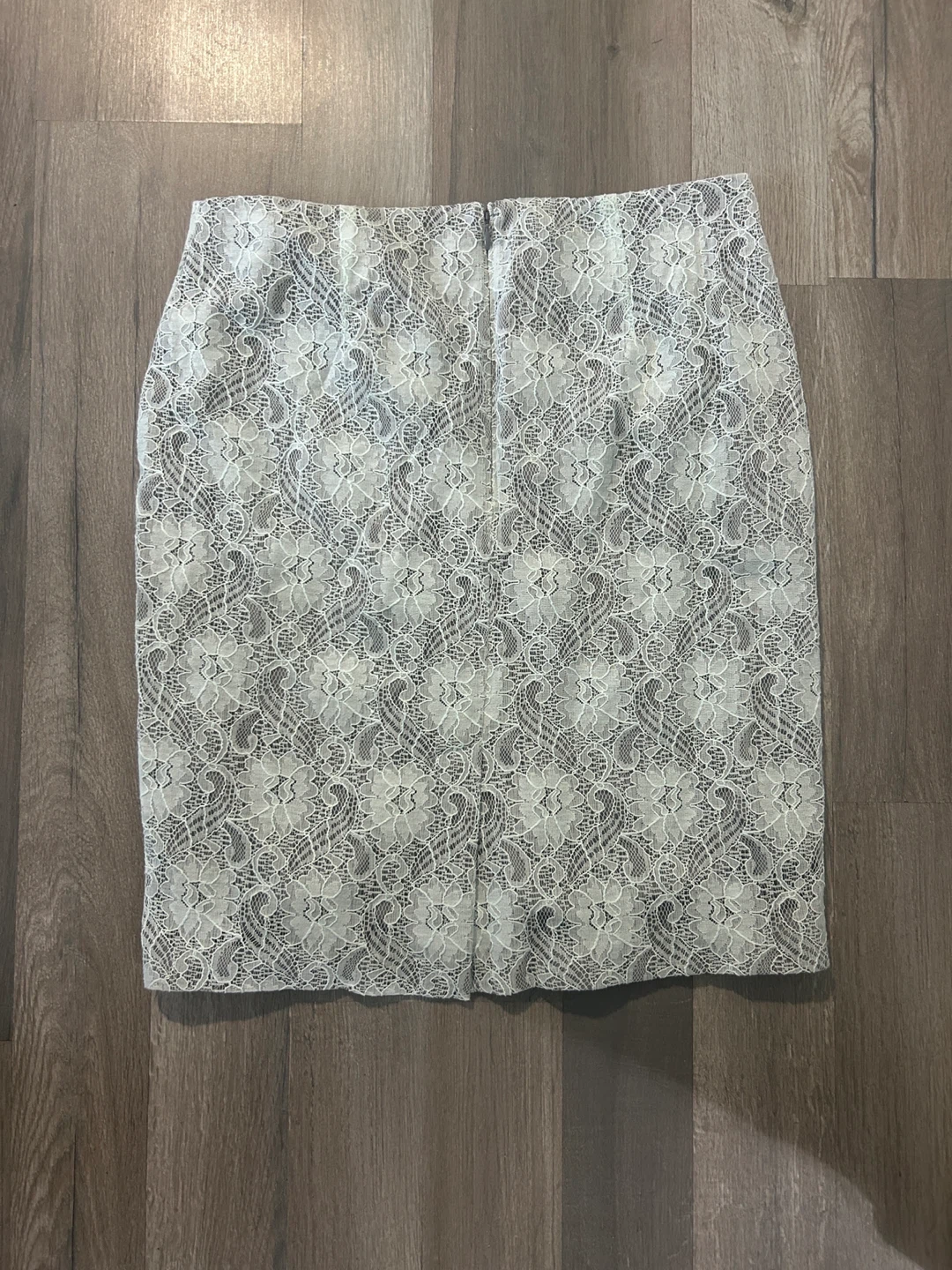 Banana Republic Lace Skirt - Size 10 - photo 3