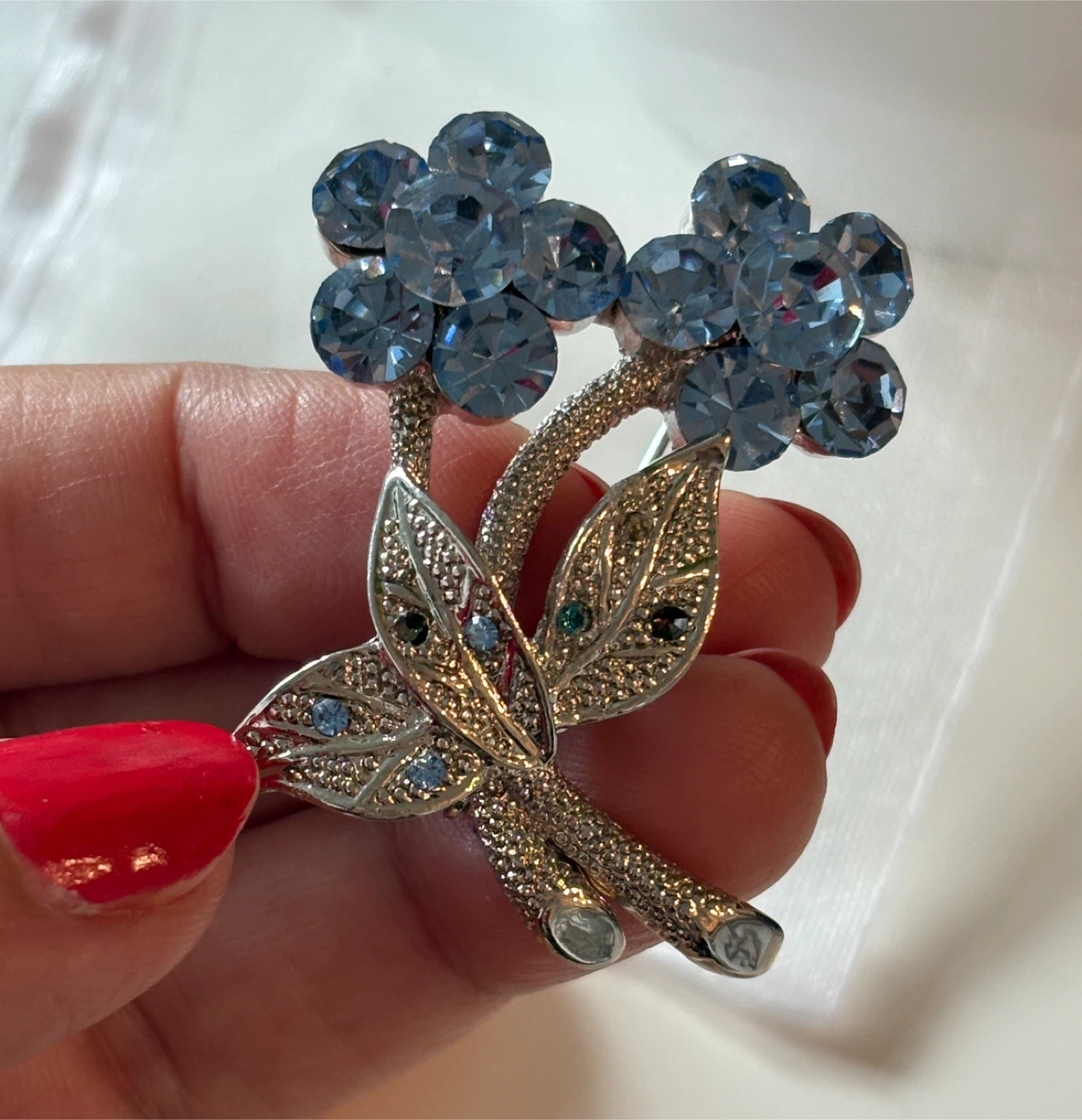 Gorgeous Vintage Style Blue Flower Brooch!