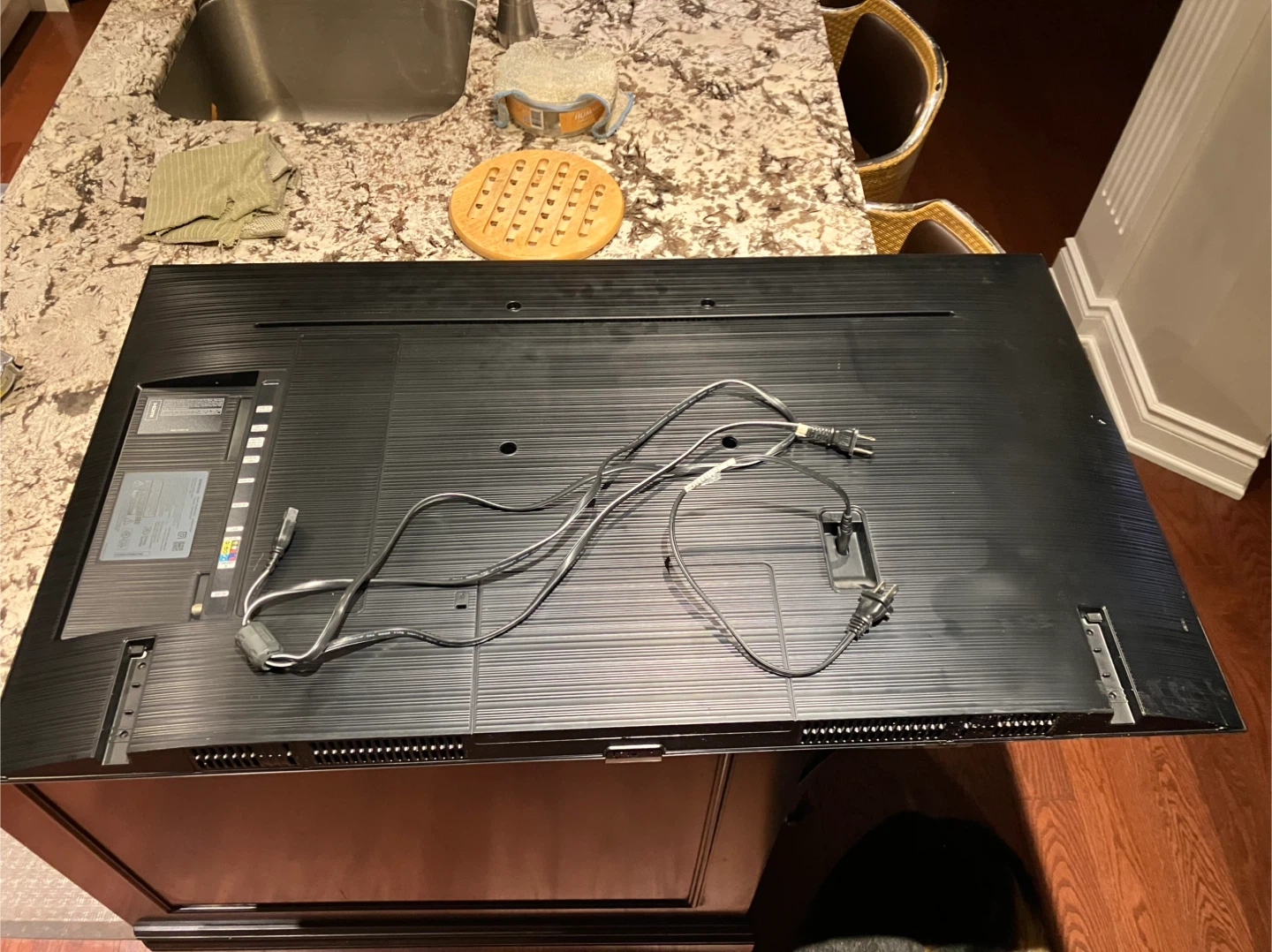 Damaged Samsung UHD 4K NU7100 Series Smart TV - photo 4